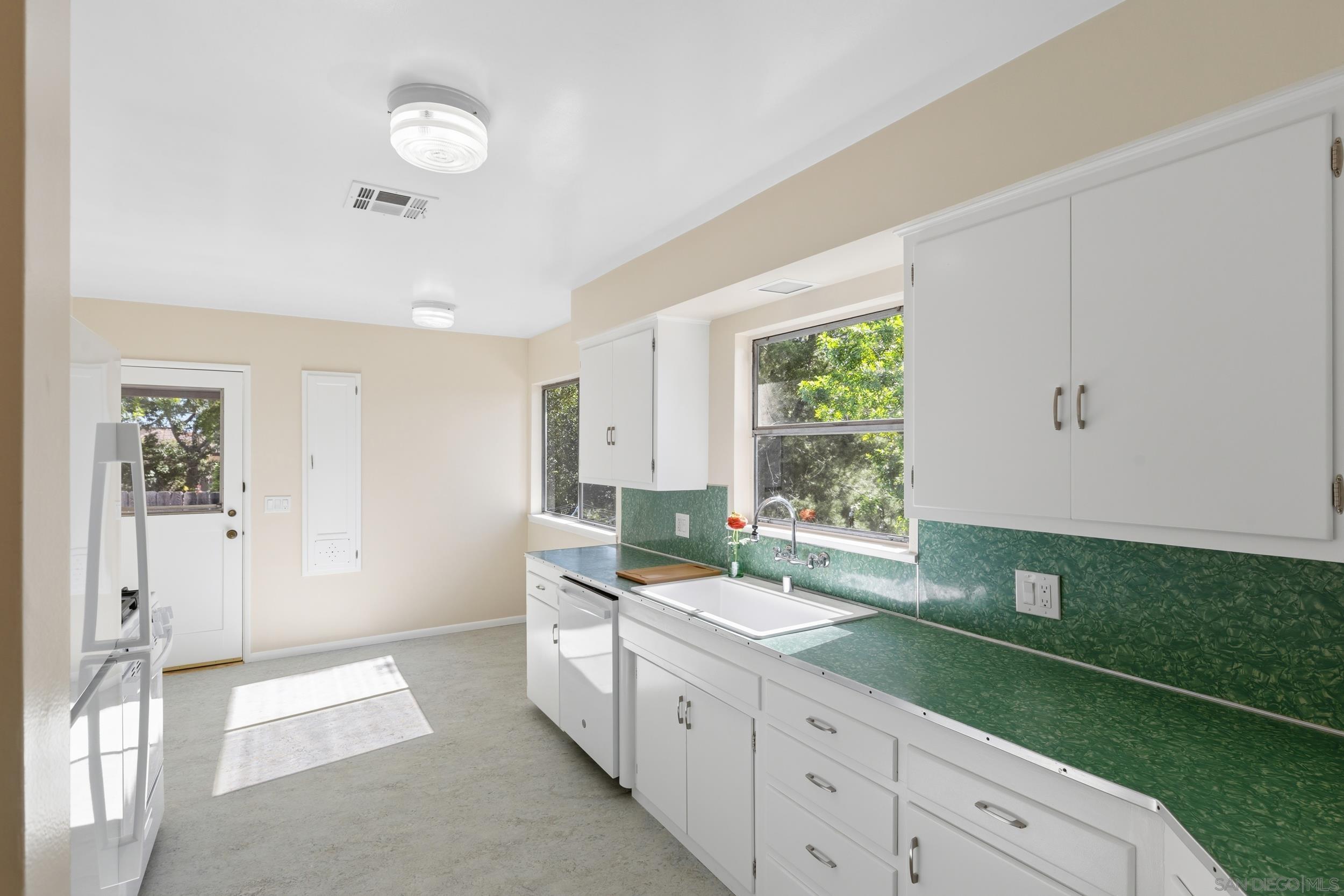 Detail Gallery Image 13 of 50 For 905  Loma Ct, El Cajon,  CA 92020 - 2 Beds | 1 Baths