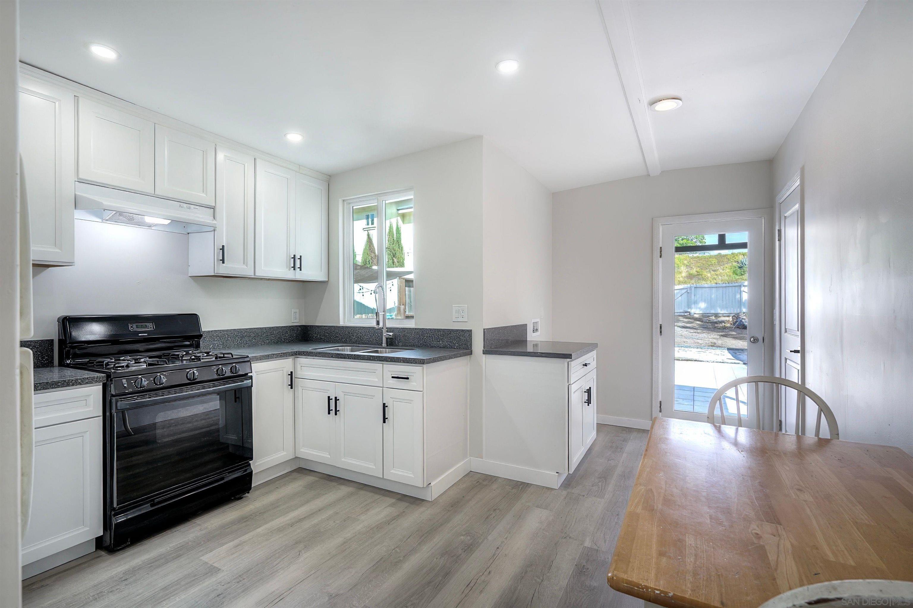 Detail Gallery Image 19 of 32 For 2548  Island Ave, San Diego,  CA 92102 - 4 Beds | 2 Baths