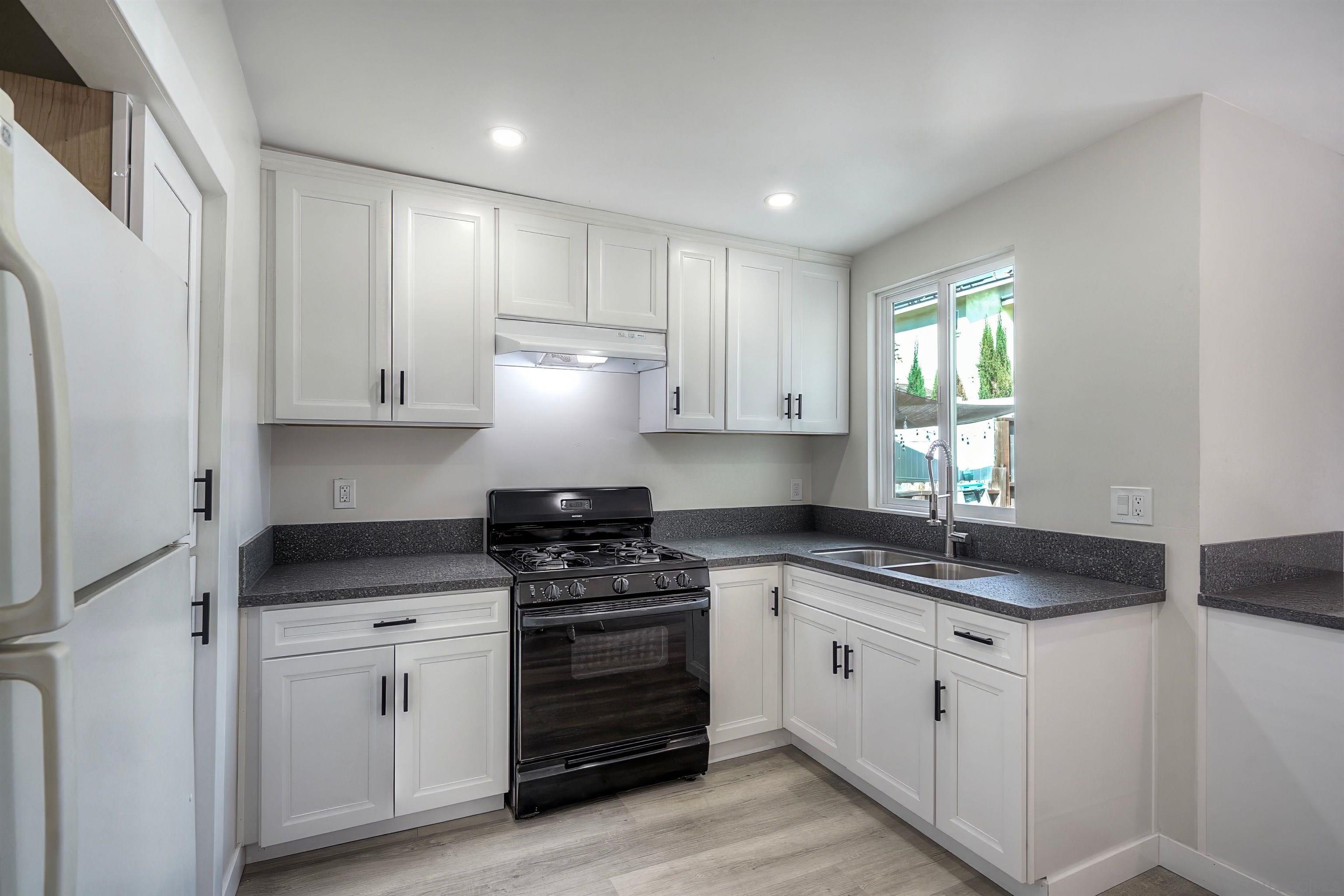 Detail Gallery Image 22 of 32 For 2548  Island Ave, San Diego,  CA 92102 - 4 Beds | 2 Baths