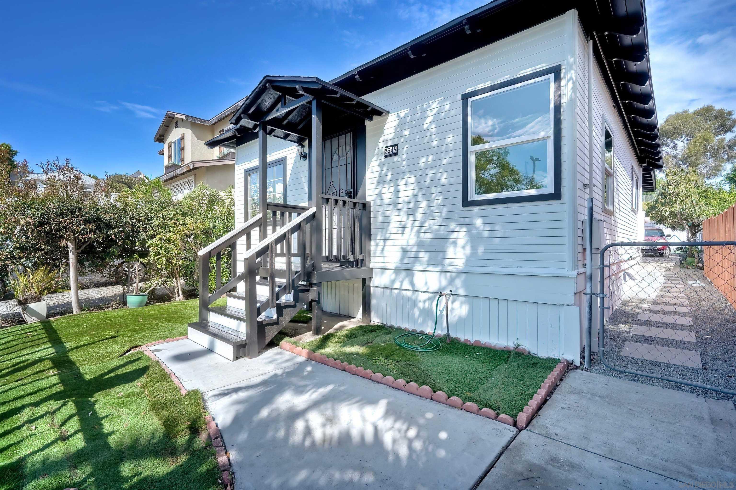 Detail Gallery Image 4 of 32 For 2548  Island Ave, San Diego,  CA 92102 - 4 Beds | 2 Baths