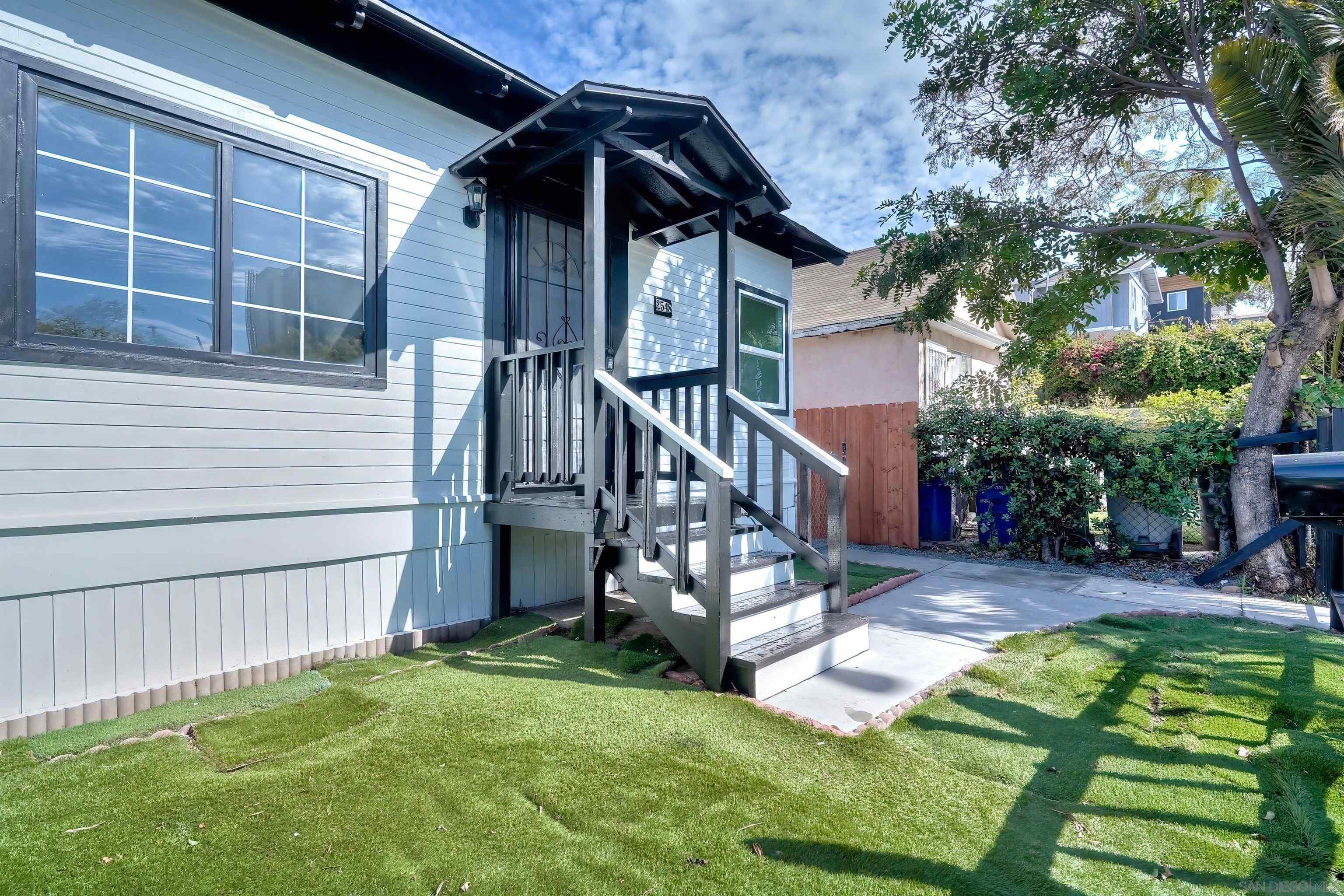 Detail Gallery Image 5 of 32 For 2548  Island Ave, San Diego,  CA 92102 - 4 Beds | 2 Baths