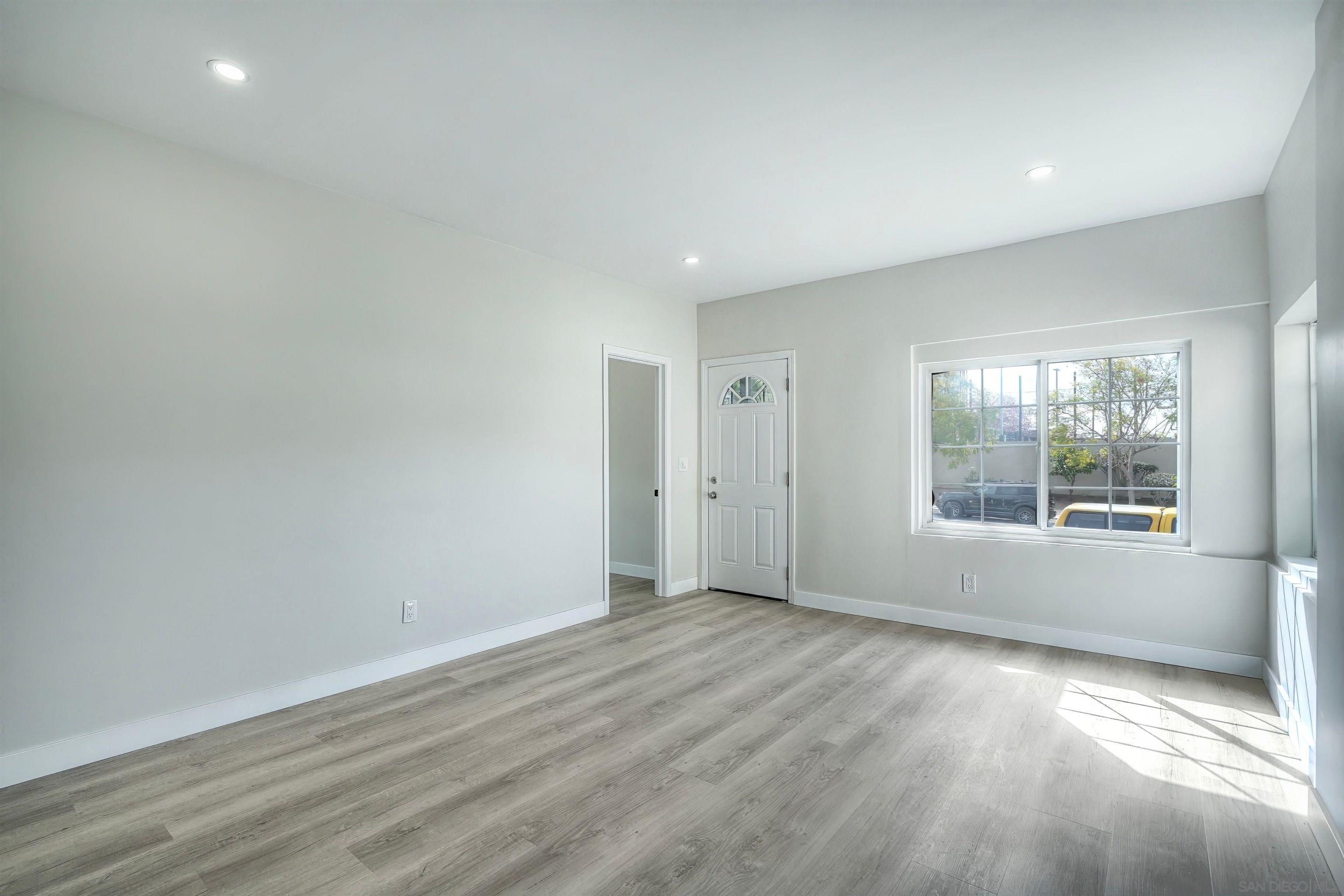 Detail Gallery Image 9 of 32 For 2548  Island Ave, San Diego,  CA 92102 - 4 Beds | 2 Baths