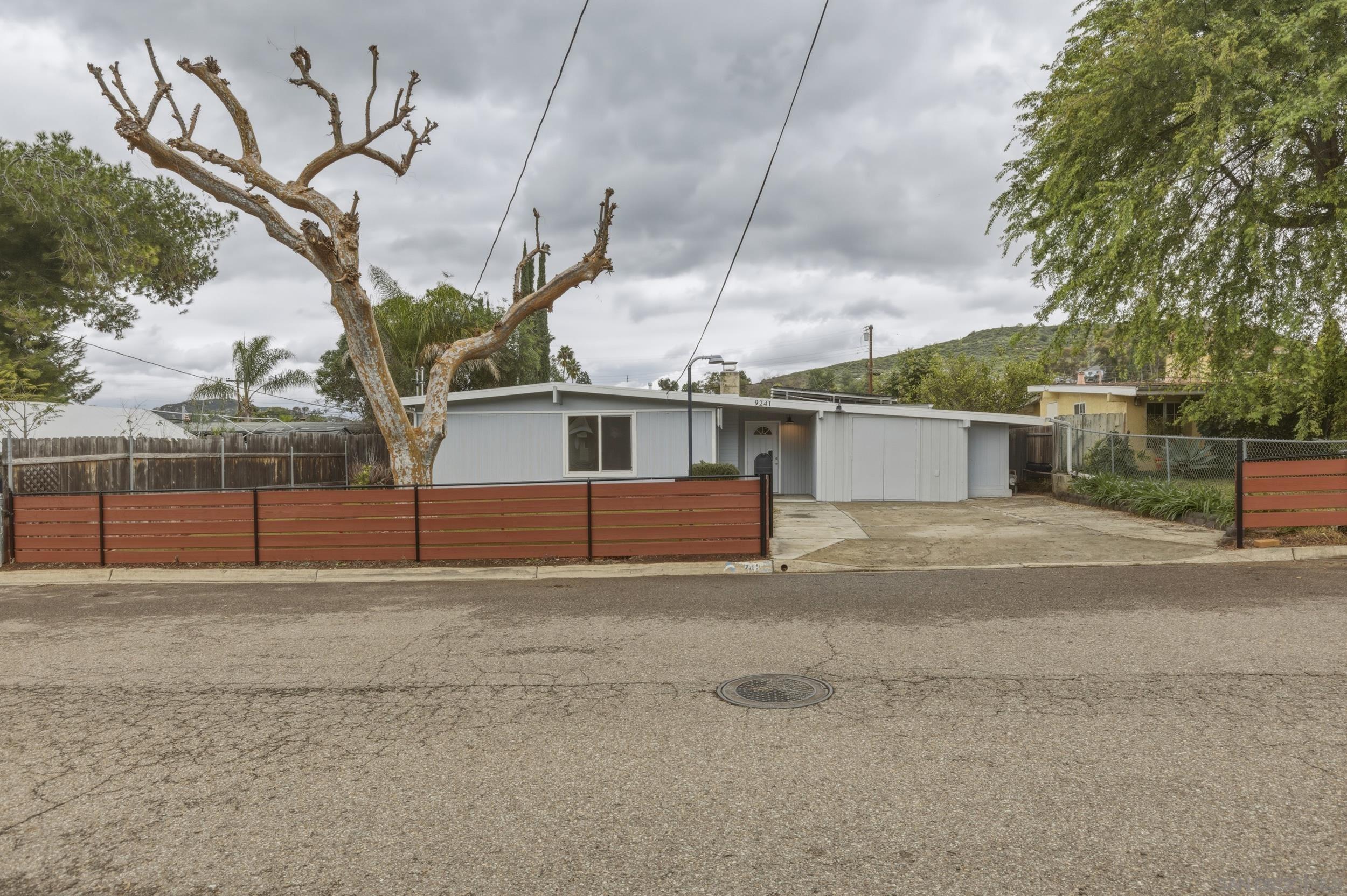 Detail Gallery Image 2 of 29 For 9241  Bloomdale St, Santee,  CA 92071 - 3 Beds | 2 Baths