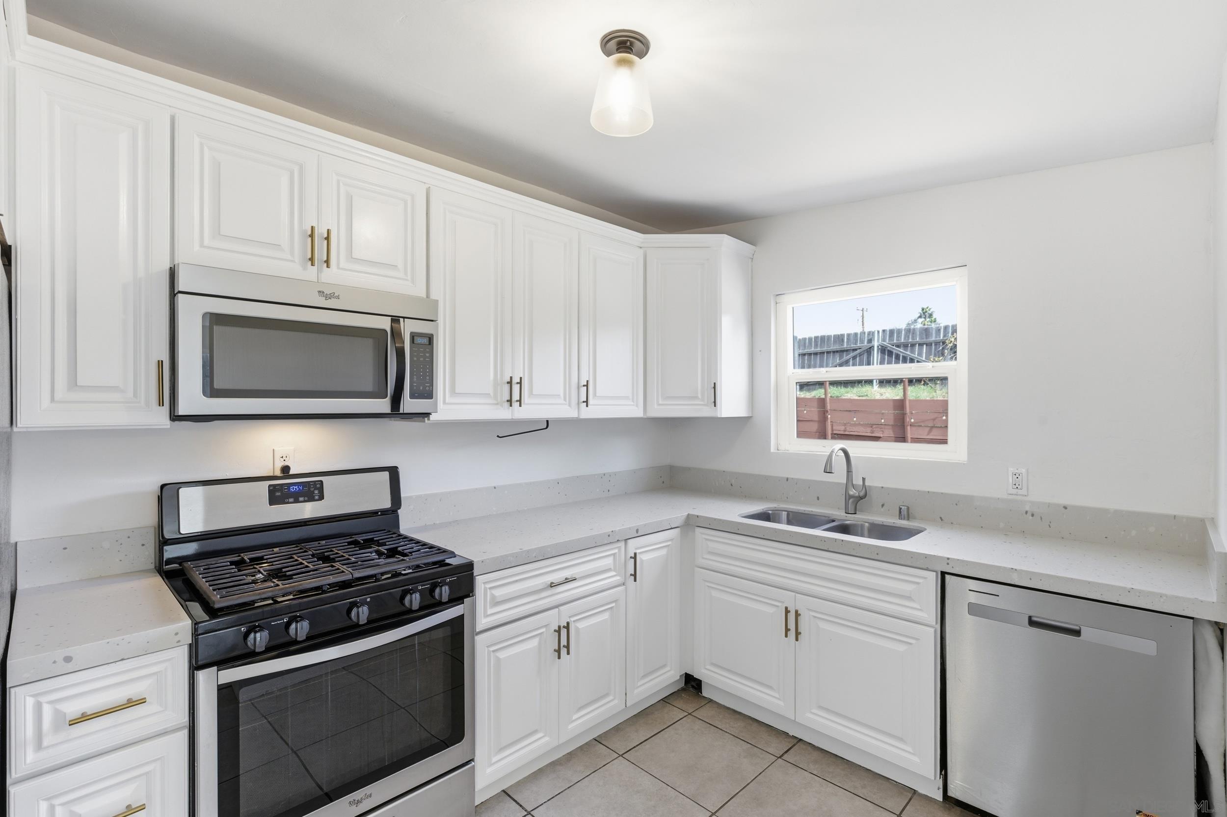 Detail Gallery Image 13 of 29 For 9241  Bloomdale St, Santee,  CA 92071 - 3 Beds | 2 Baths