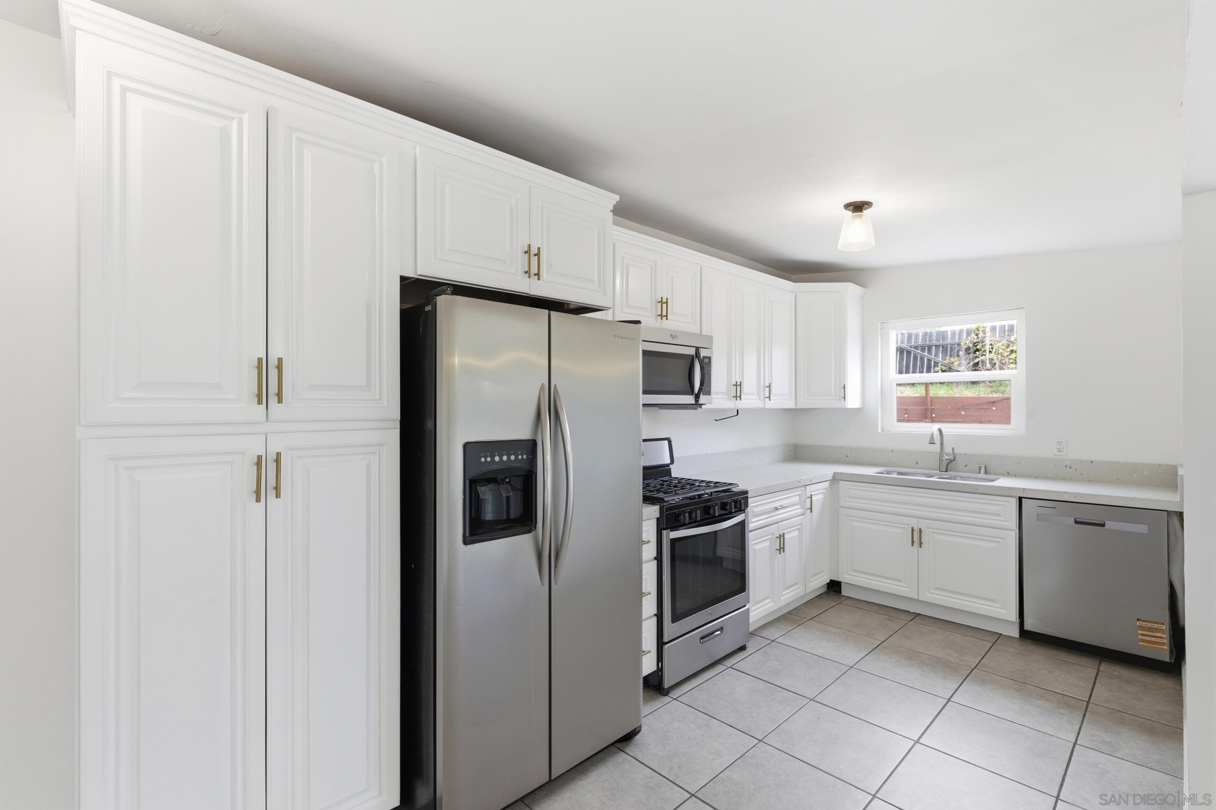 Detail Gallery Image 10 of 29 For 9241  Bloomdale St, Santee,  CA 92071 - 3 Beds | 2 Baths