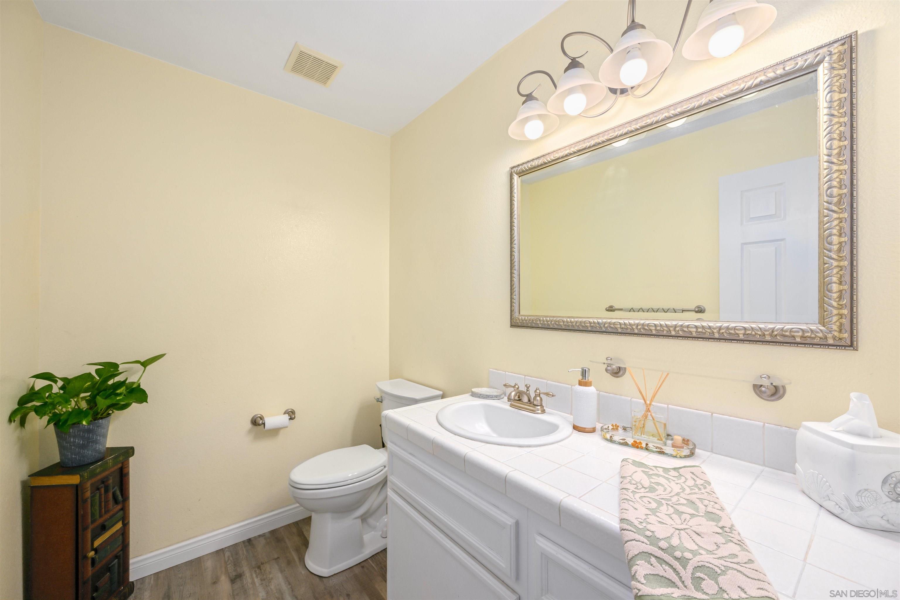 Detail Gallery Image 11 of 25 For 2835  Valley Vista Way, Oceanside,  CA 92054 - 2 Beds | 2/1 Baths
