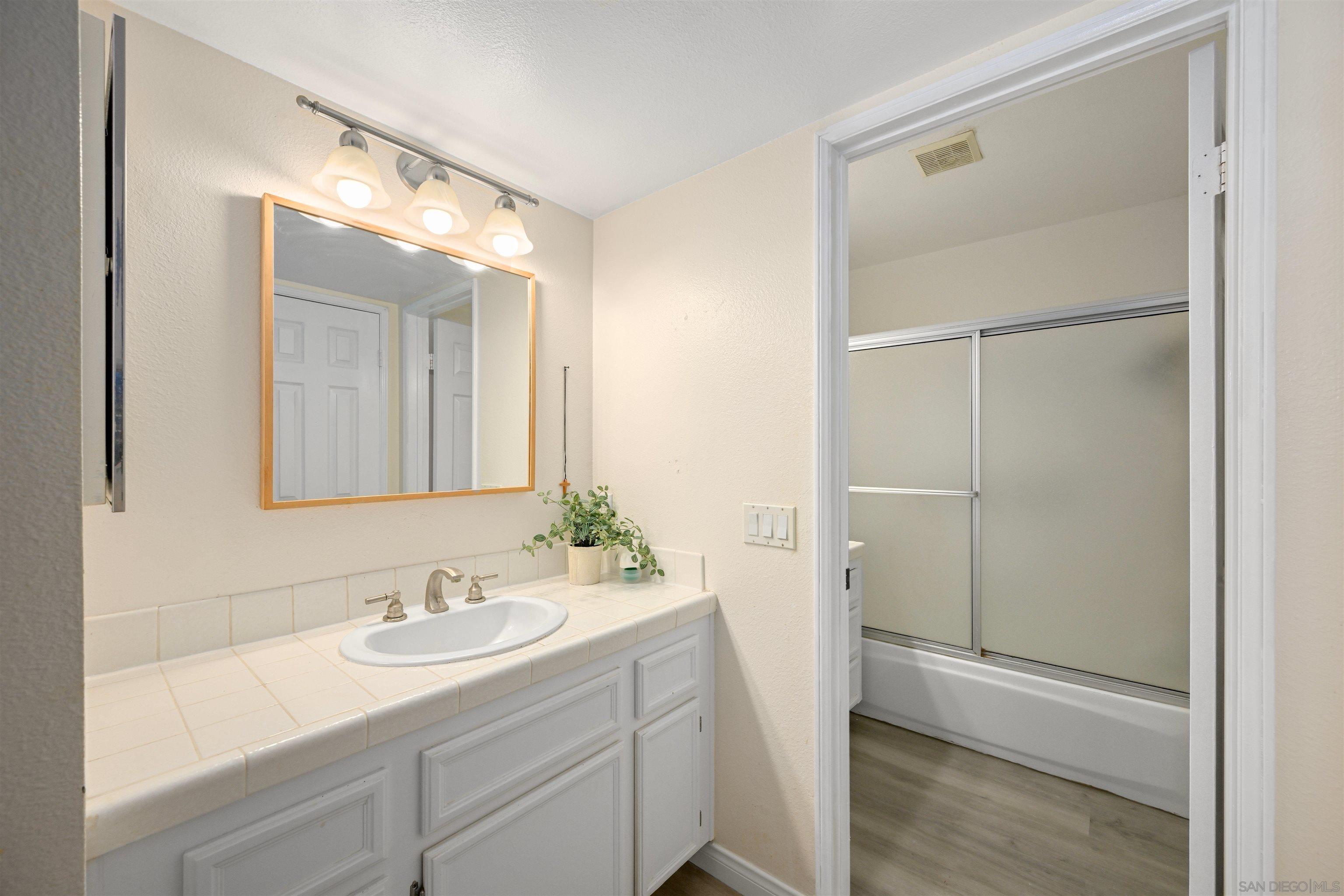 Detail Gallery Image 13 of 25 For 2835  Valley Vista Way, Oceanside,  CA 92054 - 2 Beds | 2/1 Baths