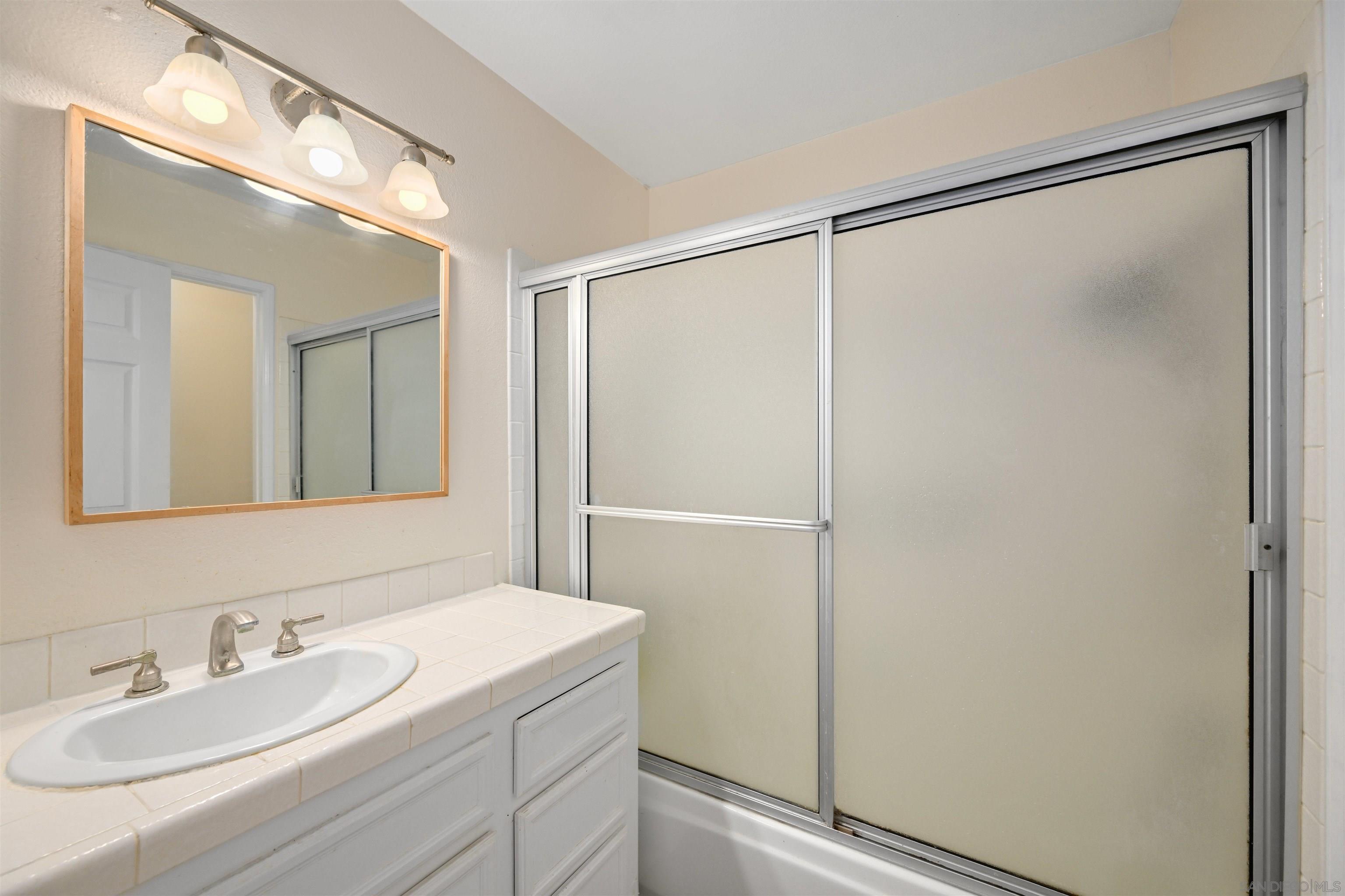 Detail Gallery Image 14 of 25 For 2835  Valley Vista Way, Oceanside,  CA 92054 - 2 Beds | 2/1 Baths