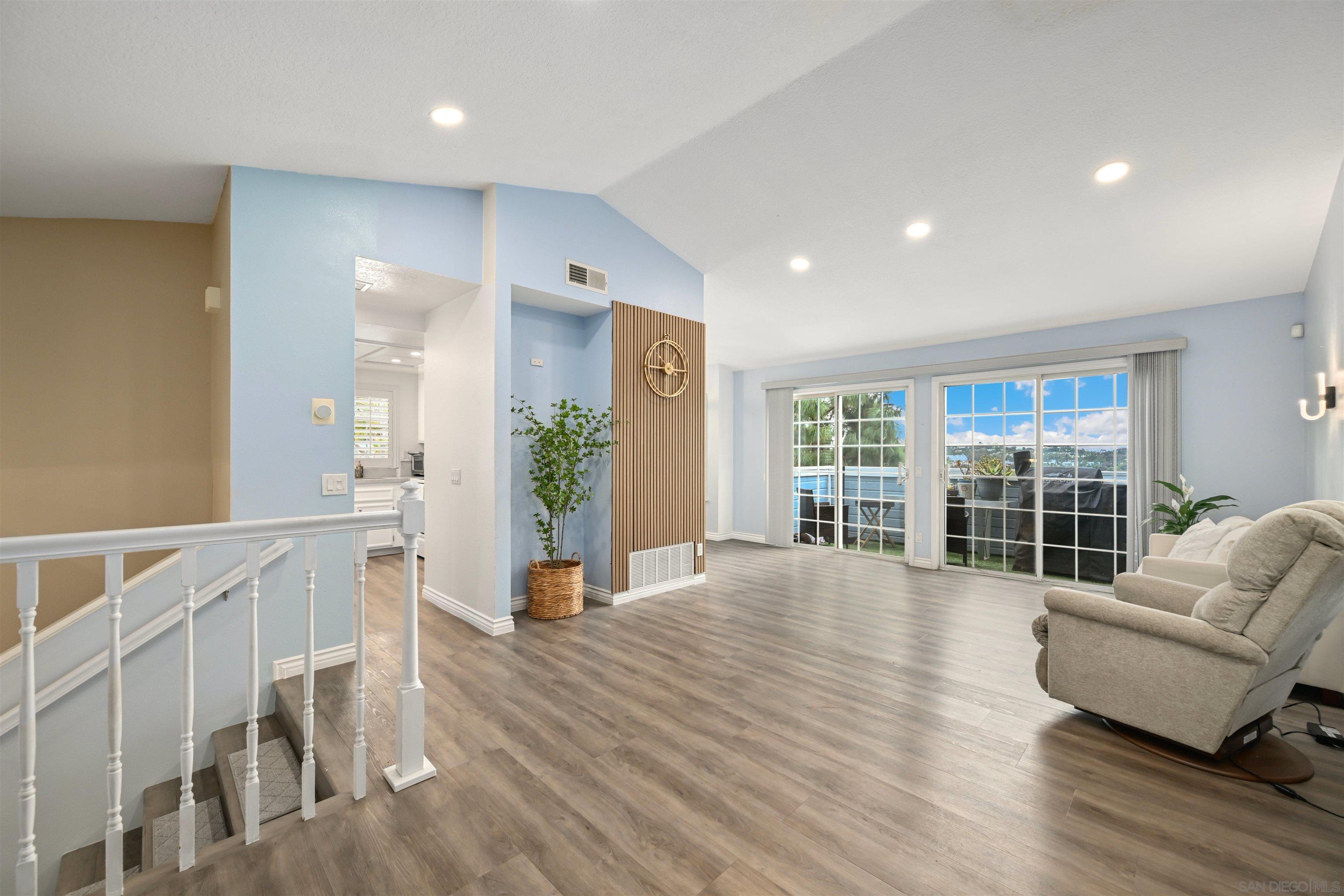 Detail Gallery Image 3 of 25 For 2835  Valley Vista Way, Oceanside,  CA 92054 - 2 Beds | 2/1 Baths