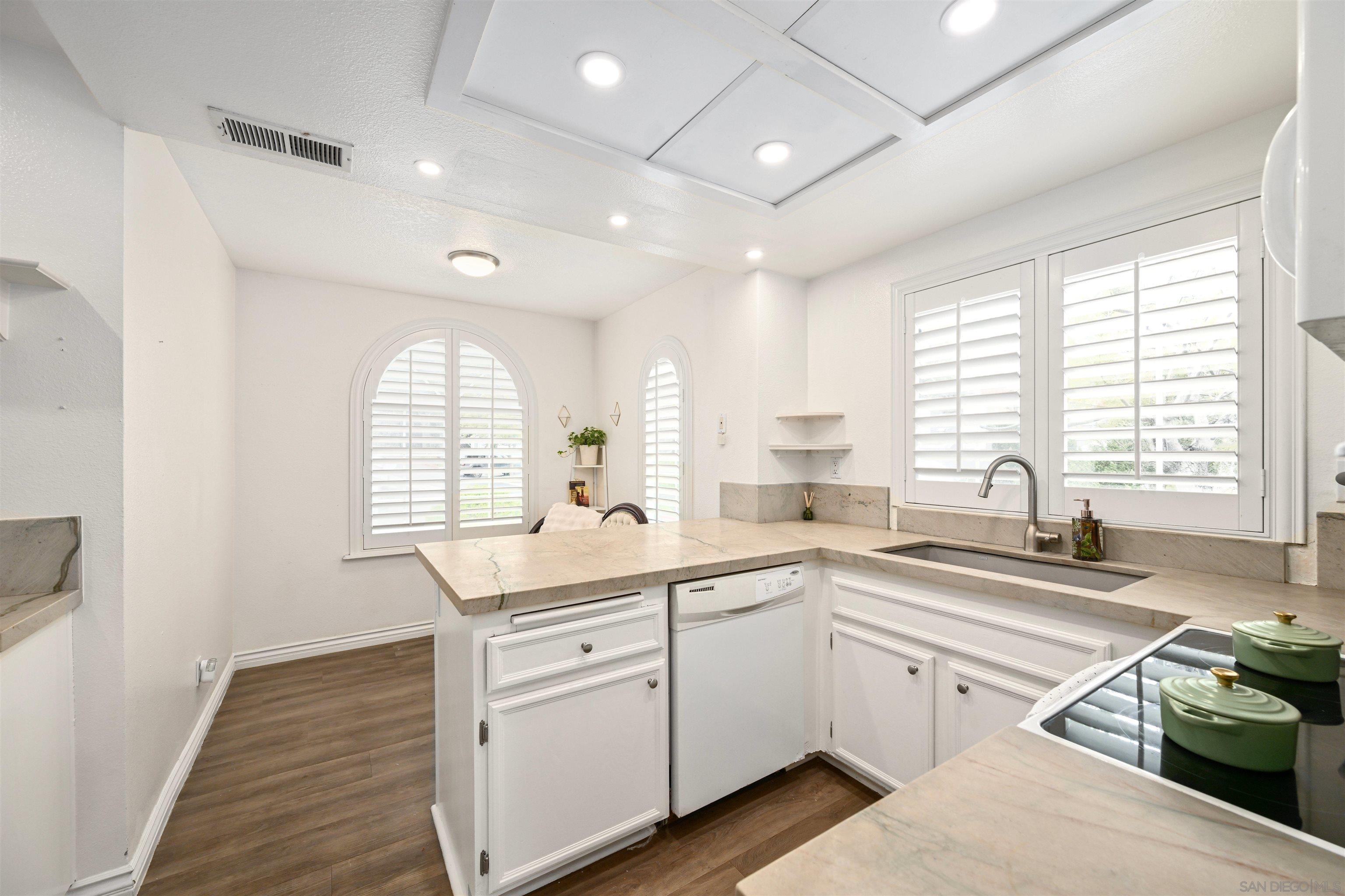 Detail Gallery Image 7 of 25 For 2835  Valley Vista Way, Oceanside,  CA 92054 - 2 Beds | 2/1 Baths