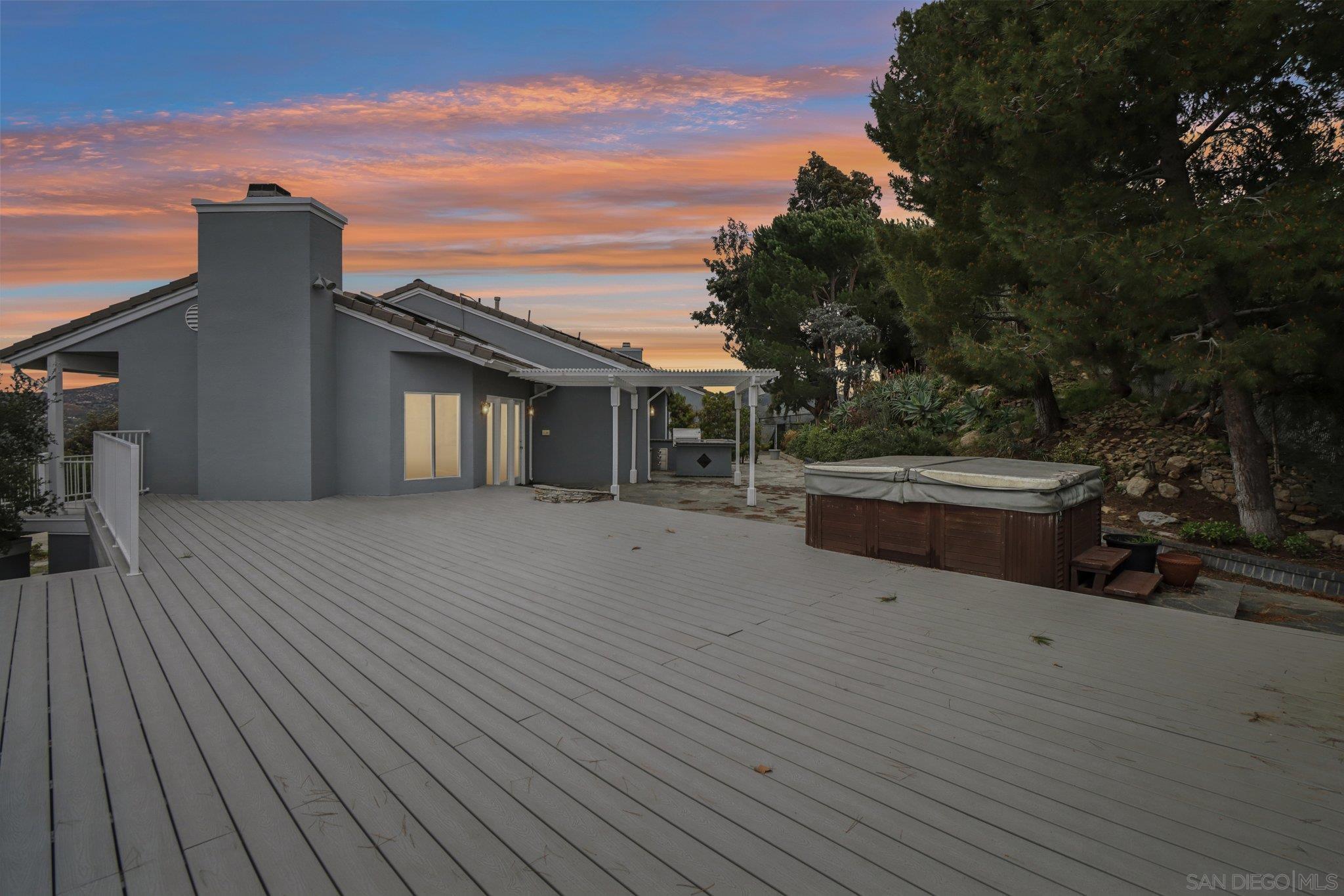 Detail Gallery Image 2 of 57 For 1240  Vista Sierra Drive, El Cajon,  CA 92019 - 5 Beds | 4 Baths