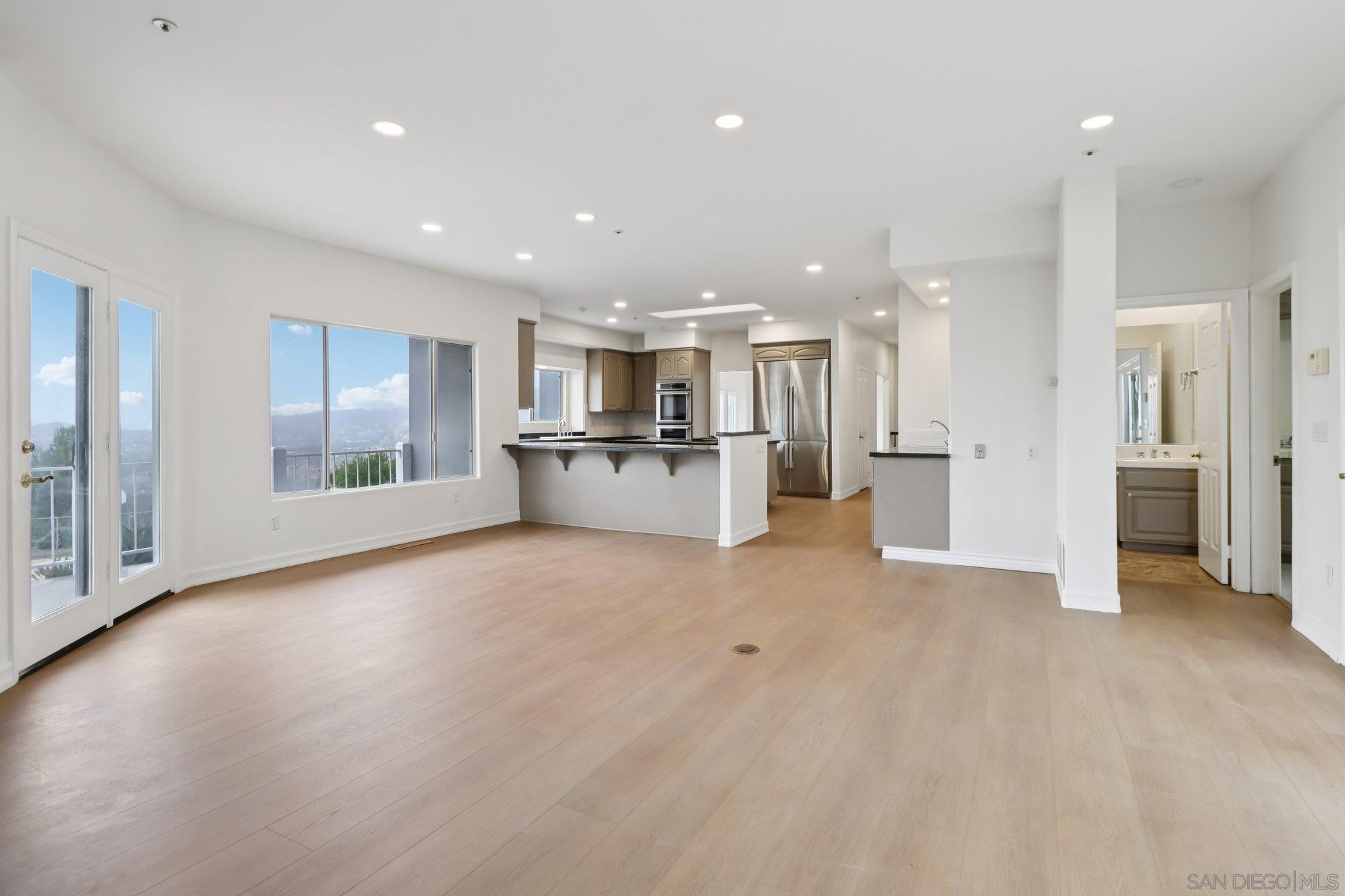 Detail Gallery Image 15 of 57 For 1240  Vista Sierra Drive, El Cajon,  CA 92019 - 5 Beds | 4 Baths