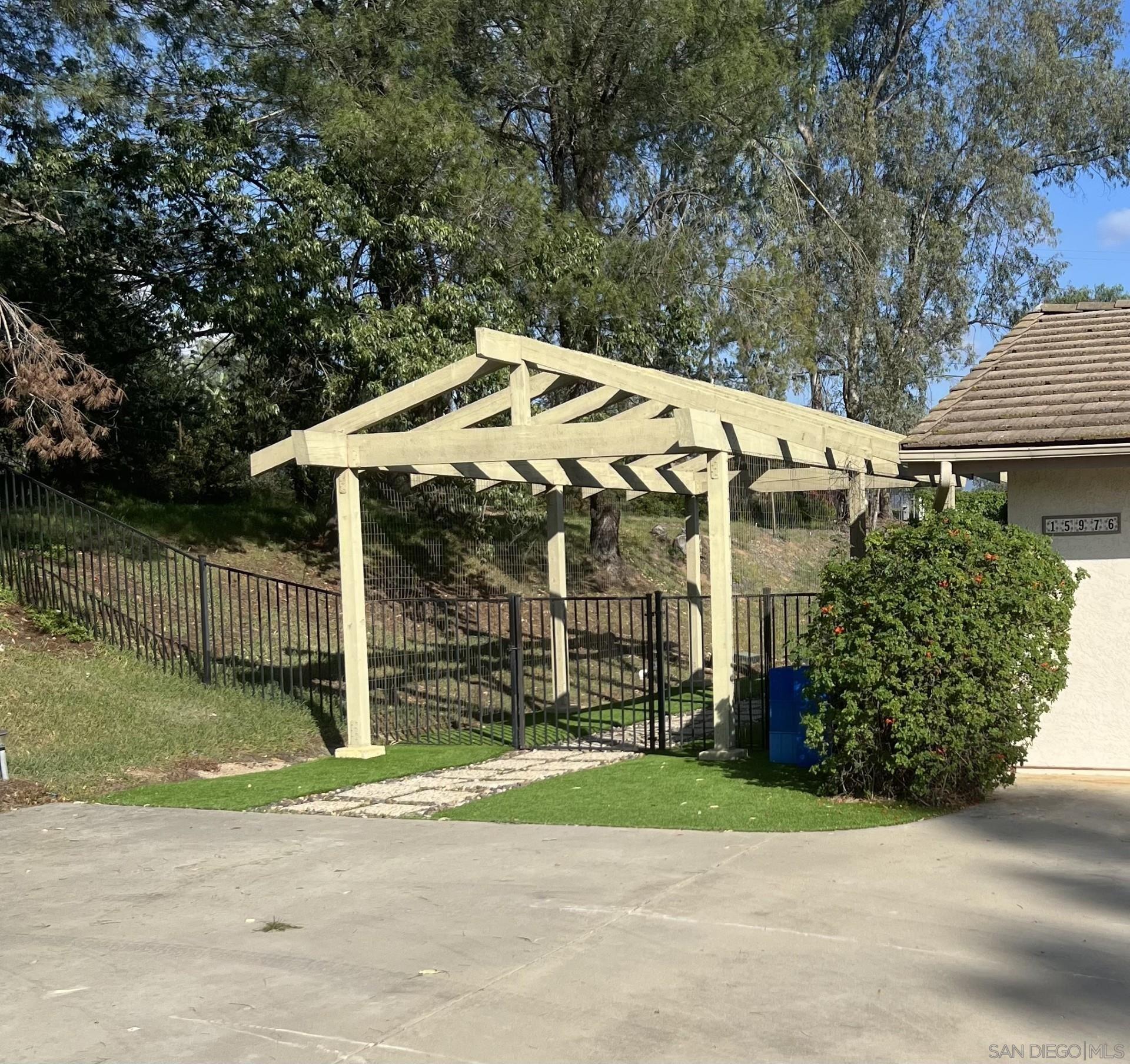 Detail Gallery Image 2 of 20 For 15976  Eagle View Ln, Valley Center,  CA 92082 - 4 Beds | 2 Baths