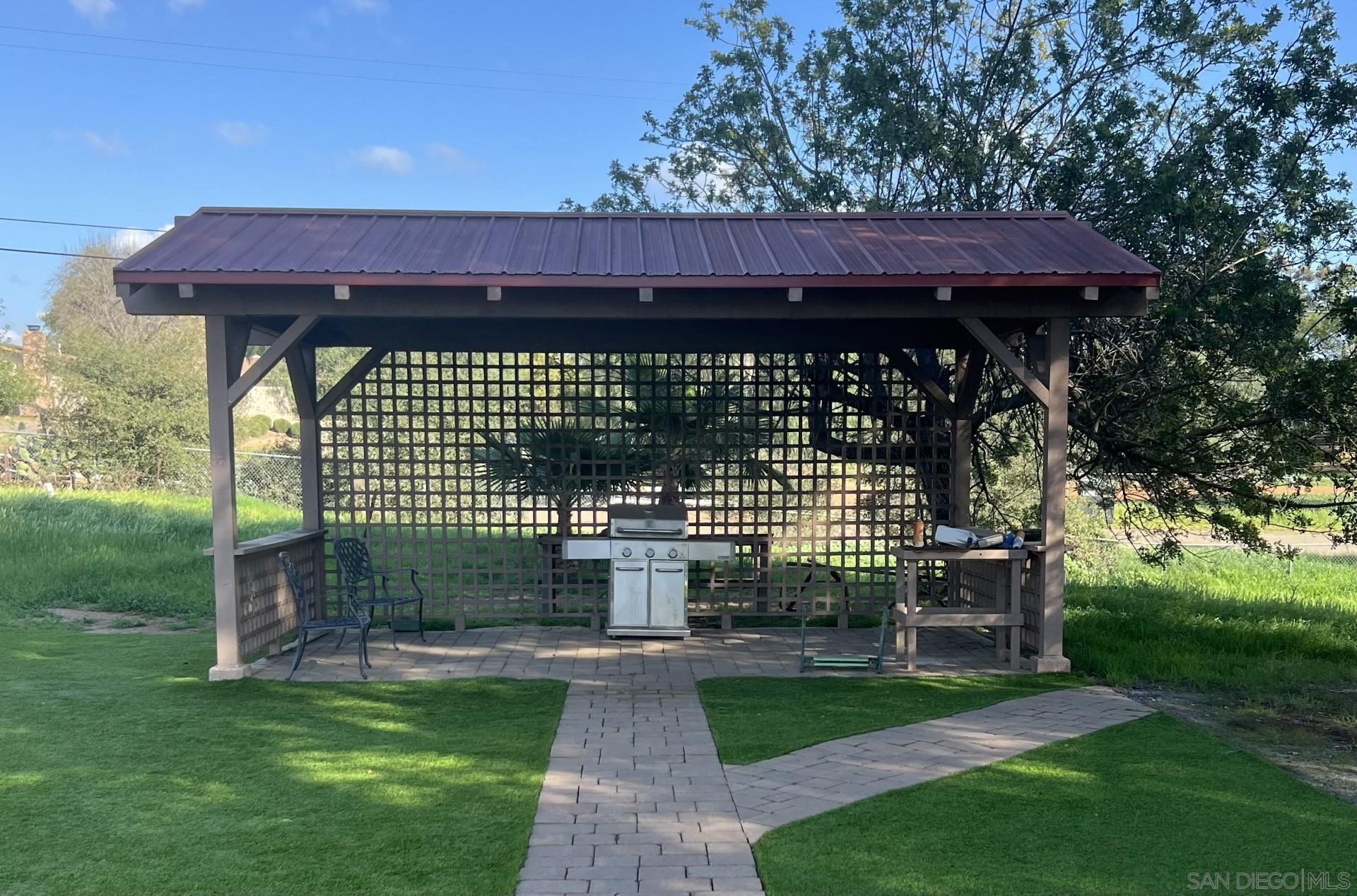 Detail Gallery Image 4 of 20 For 15976  Eagle View Ln, Valley Center,  CA 92082 - 4 Beds | 2 Baths