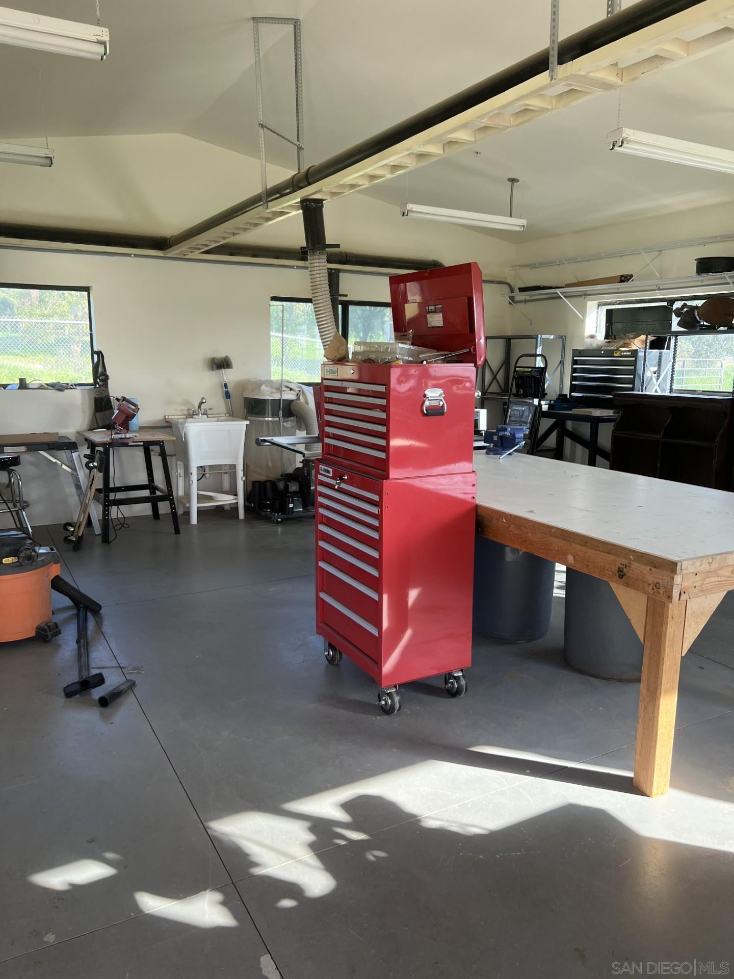 Detail Gallery Image 9 of 20 For 15976  Eagle View Ln, Valley Center,  CA 92082 - 4 Beds | 2 Baths