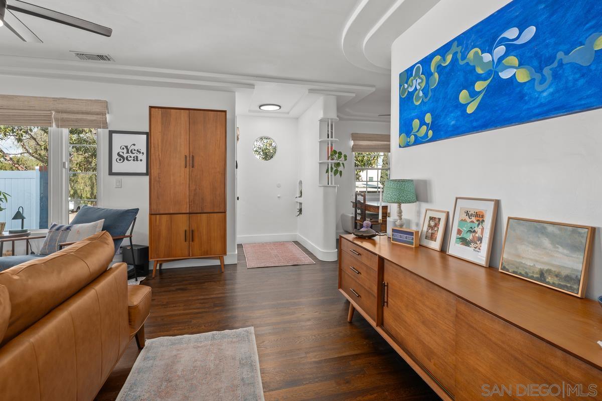 Detail Gallery Image 11 of 32 For 800  3rd St, Coronado,  CA 92118 - 2 Beds | 1 Baths