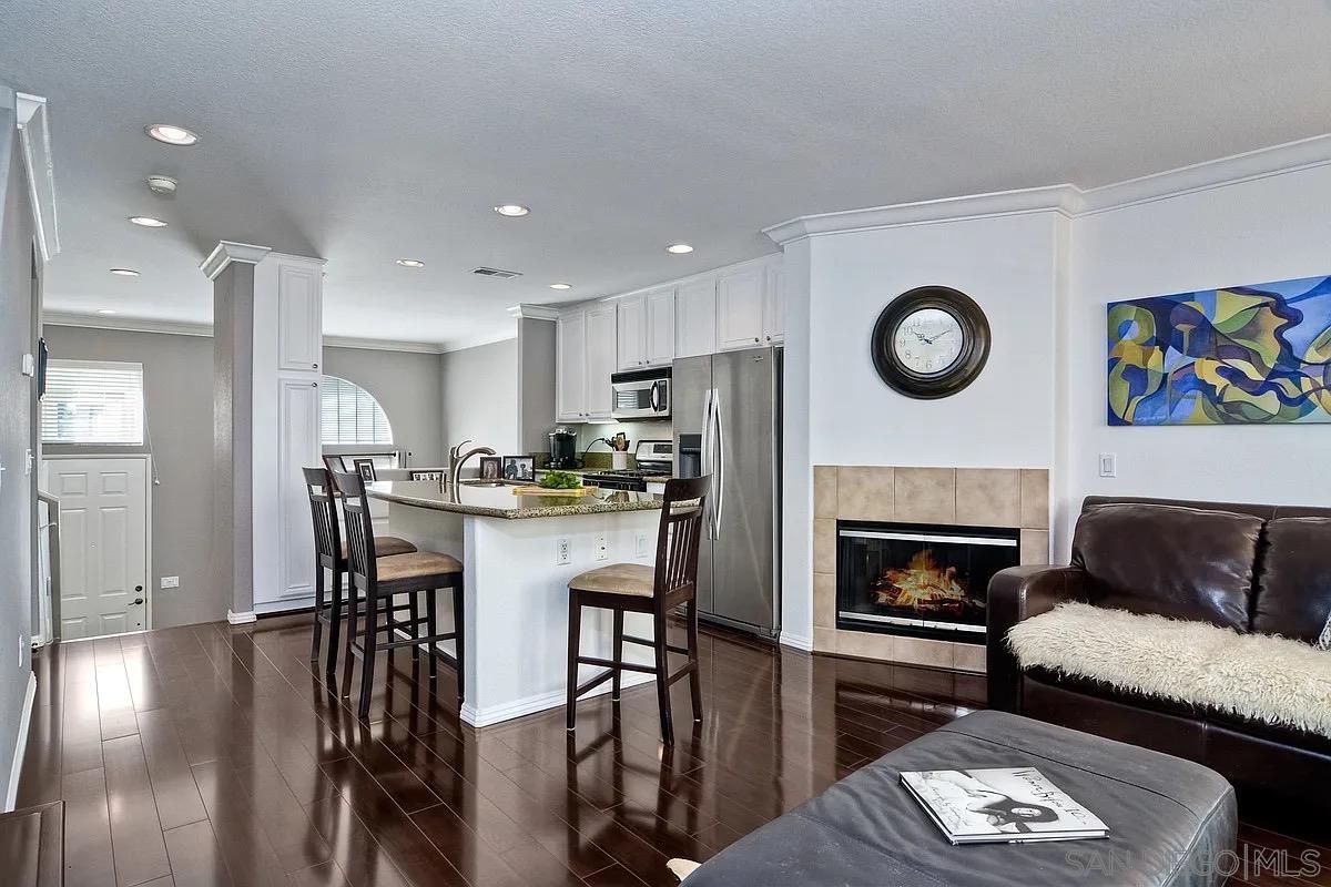 Detail Gallery Image 7 of 18 For 3738  Mykonos, San Diego,  CA 92130 - 3 Beds | 2/1 Baths