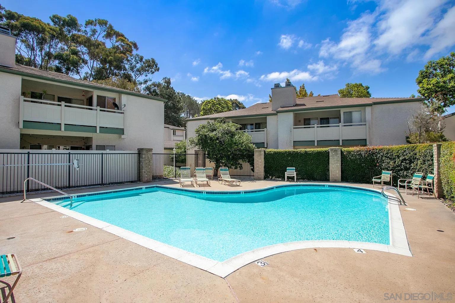 Detail Gallery Image 3 of 43 For 8795  Gilman Dr  C, La Jolla,  CA 92037 - 2 Beds | 1 Baths