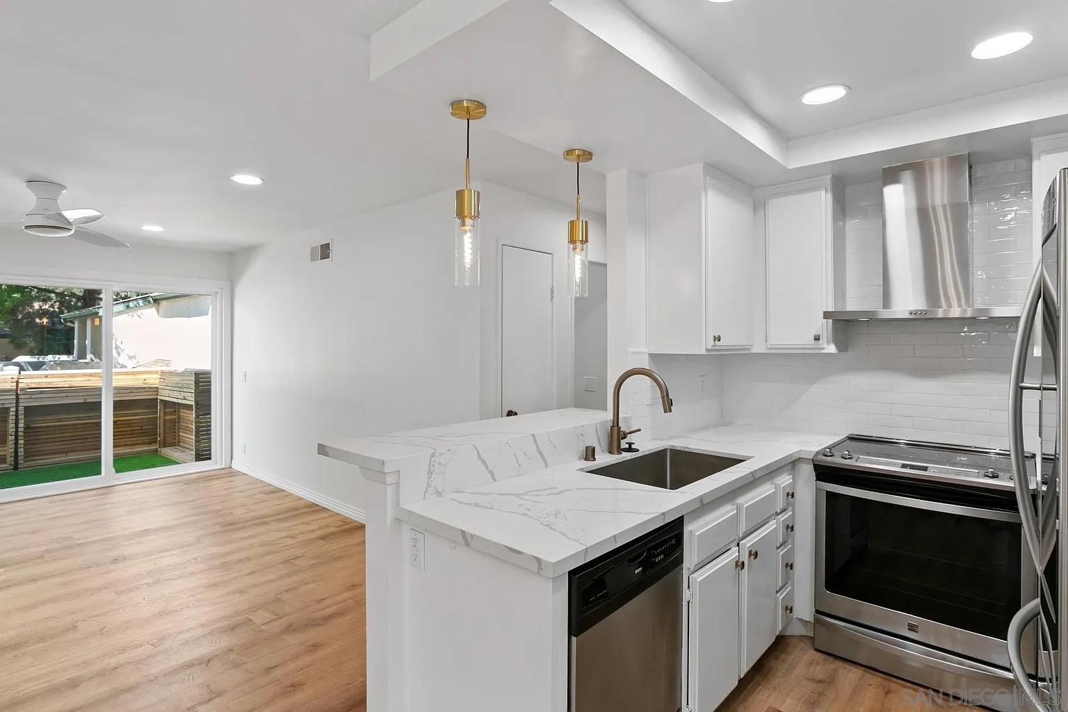 Detail Gallery Image 7 of 43 For 8795  Gilman Dr  C, La Jolla,  CA 92037 - 2 Beds | 1 Baths