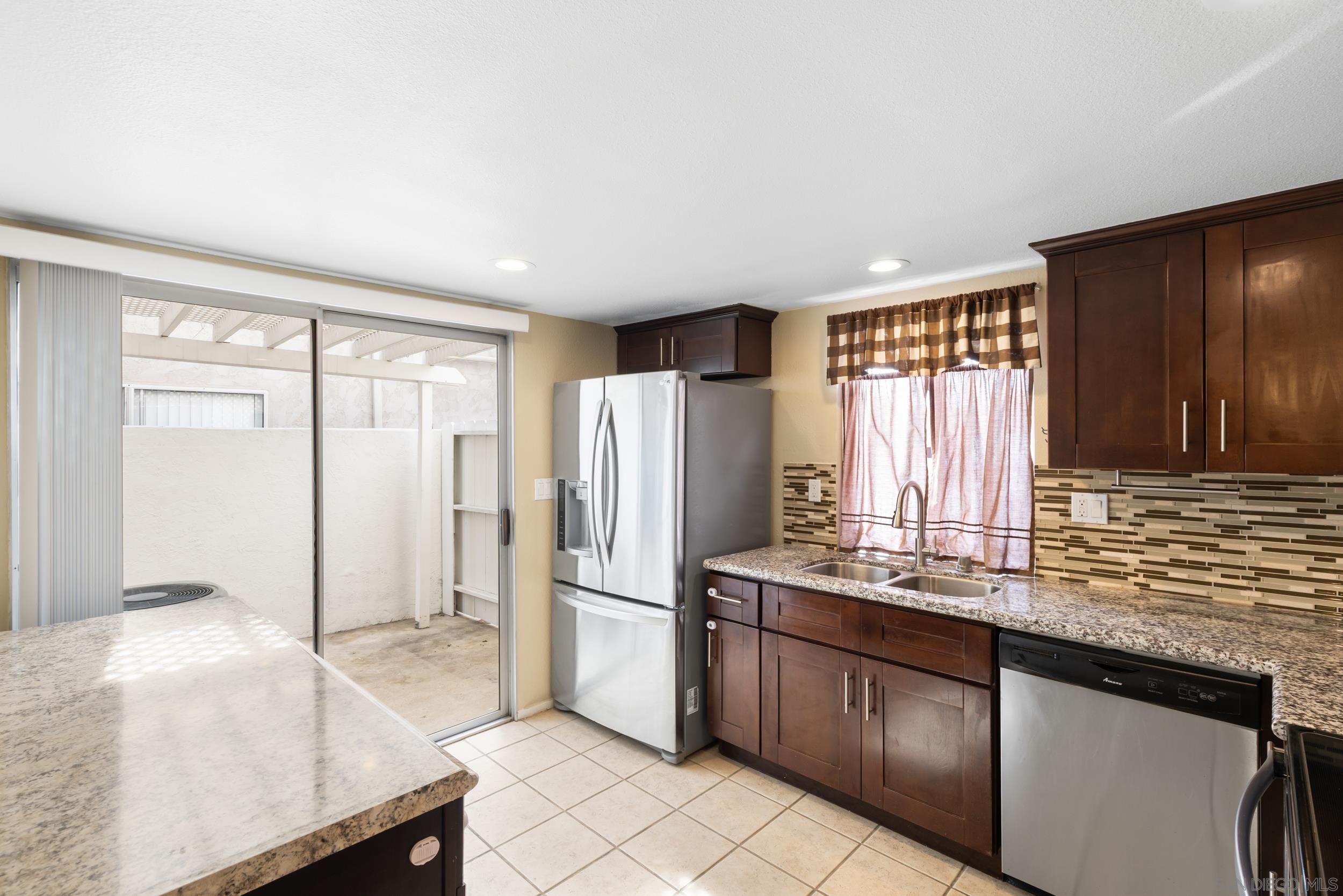 Detail Gallery Image 12 of 27 For 4532  Dawson Ave  #4,  San Diego,  CA 92115 - 3 Beds | 2/1 Baths