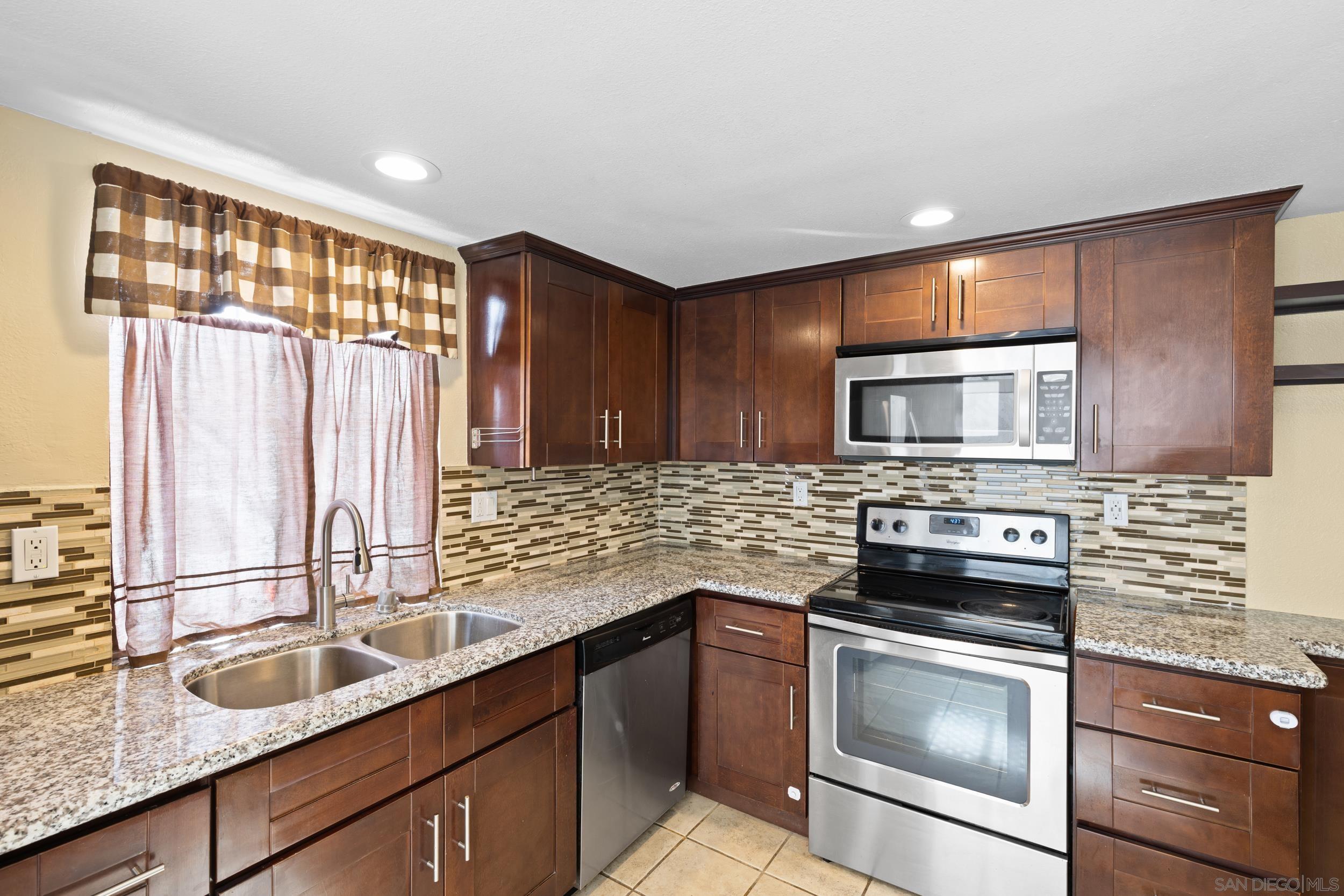 Detail Gallery Image 13 of 27 For 4532  Dawson Ave  #4,  San Diego,  CA 92115 - 3 Beds | 2/1 Baths