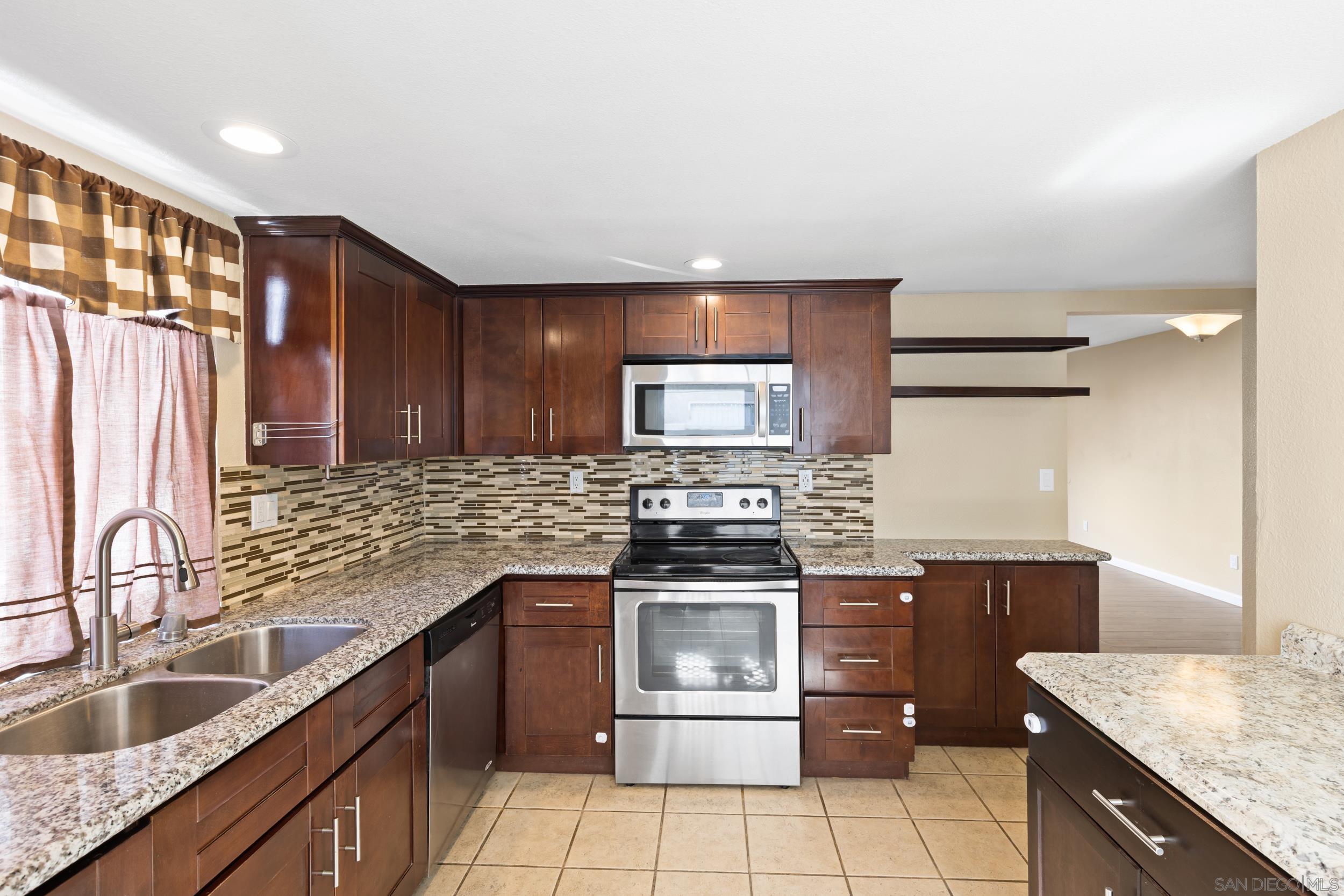 Detail Gallery Image 14 of 27 For 4532  Dawson Ave  #4,  San Diego,  CA 92115 - 3 Beds | 2/1 Baths