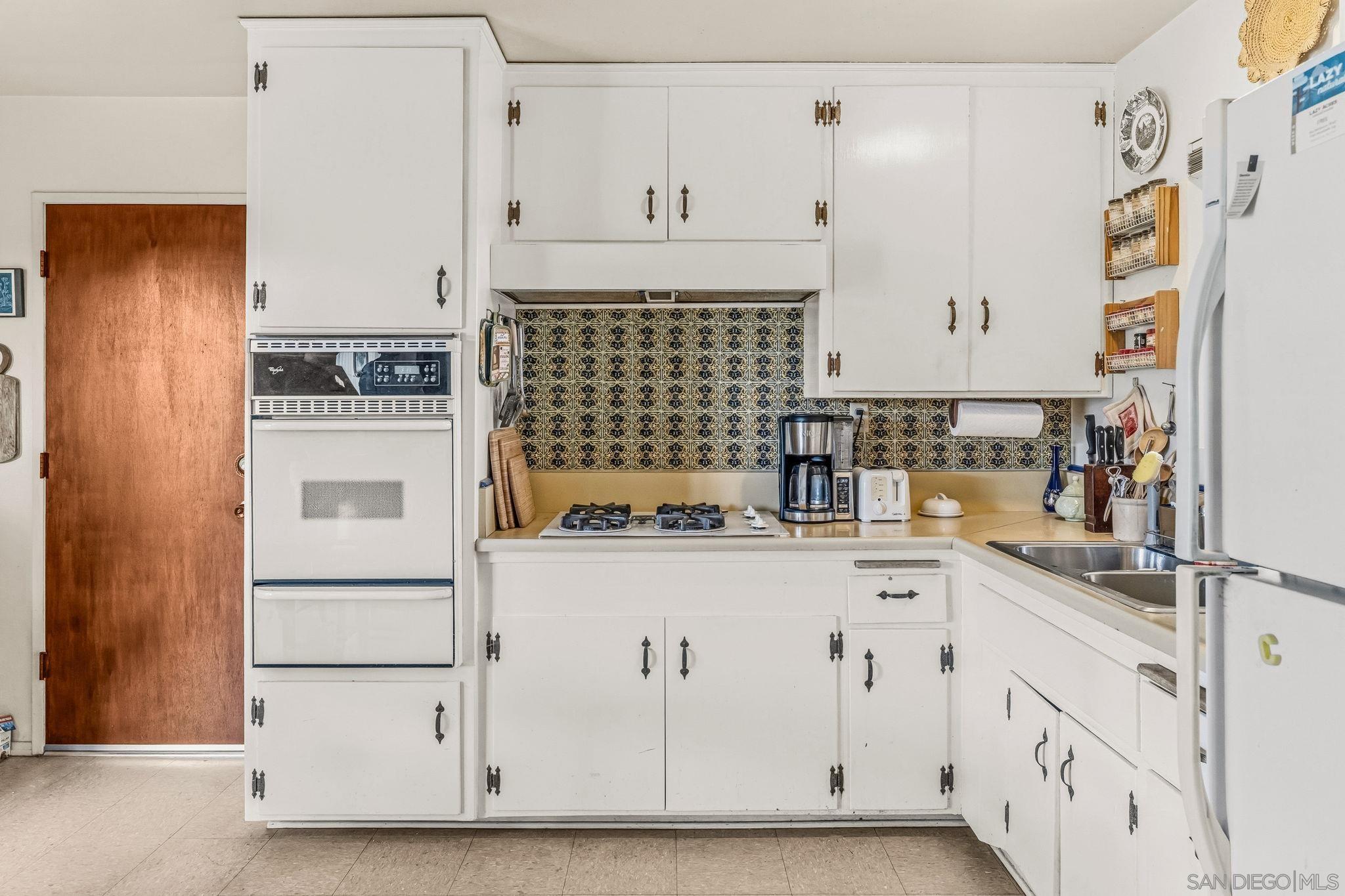 Detail Gallery Image 9 of 18 For 926  Nolbey St, Cardiff By The Sea,  CA 92007 - 3 Beds | 2 Baths