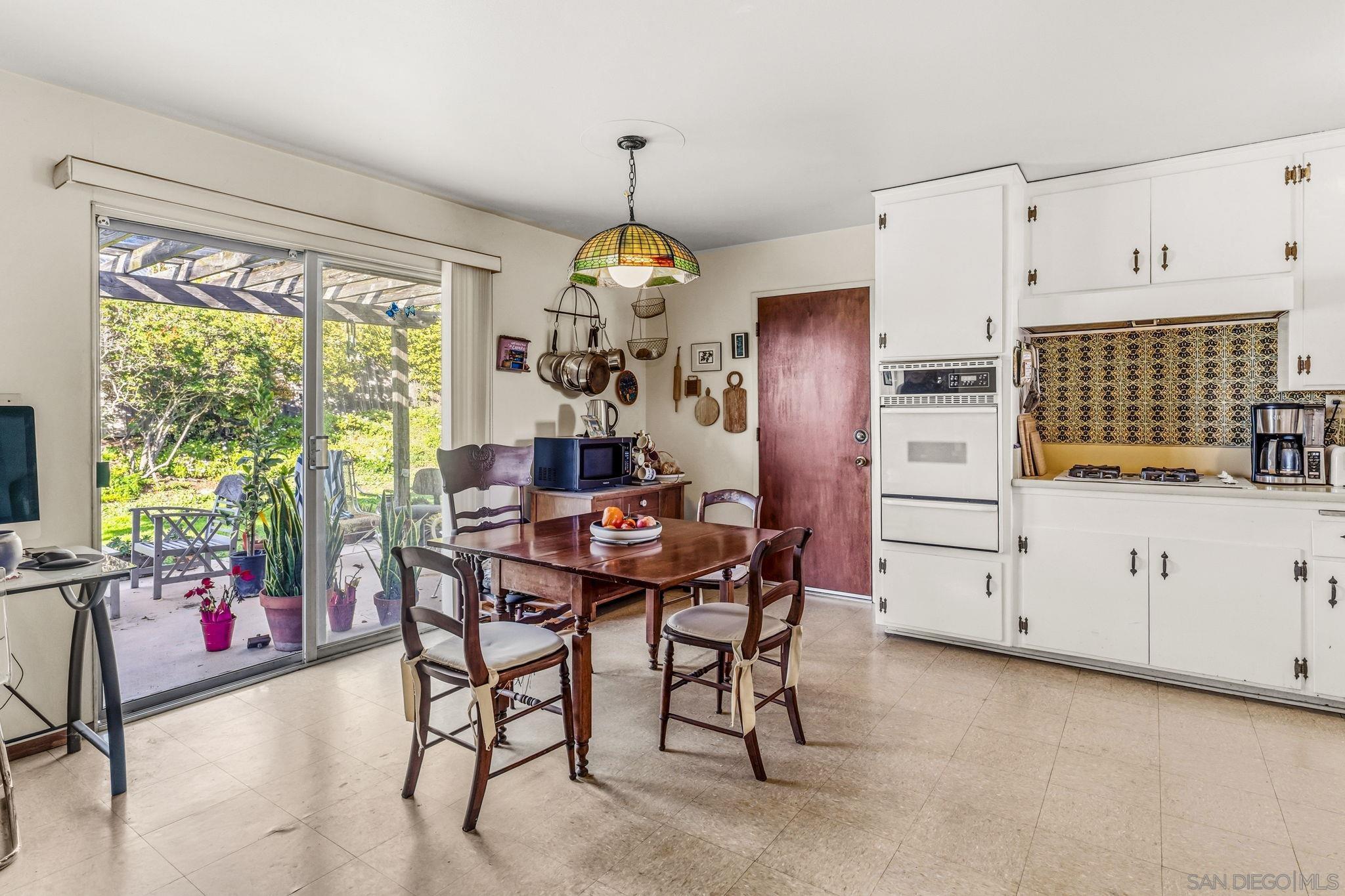 Detail Gallery Image 10 of 18 For 926  Nolbey St, Cardiff By The Sea,  CA 92007 - 3 Beds | 2 Baths