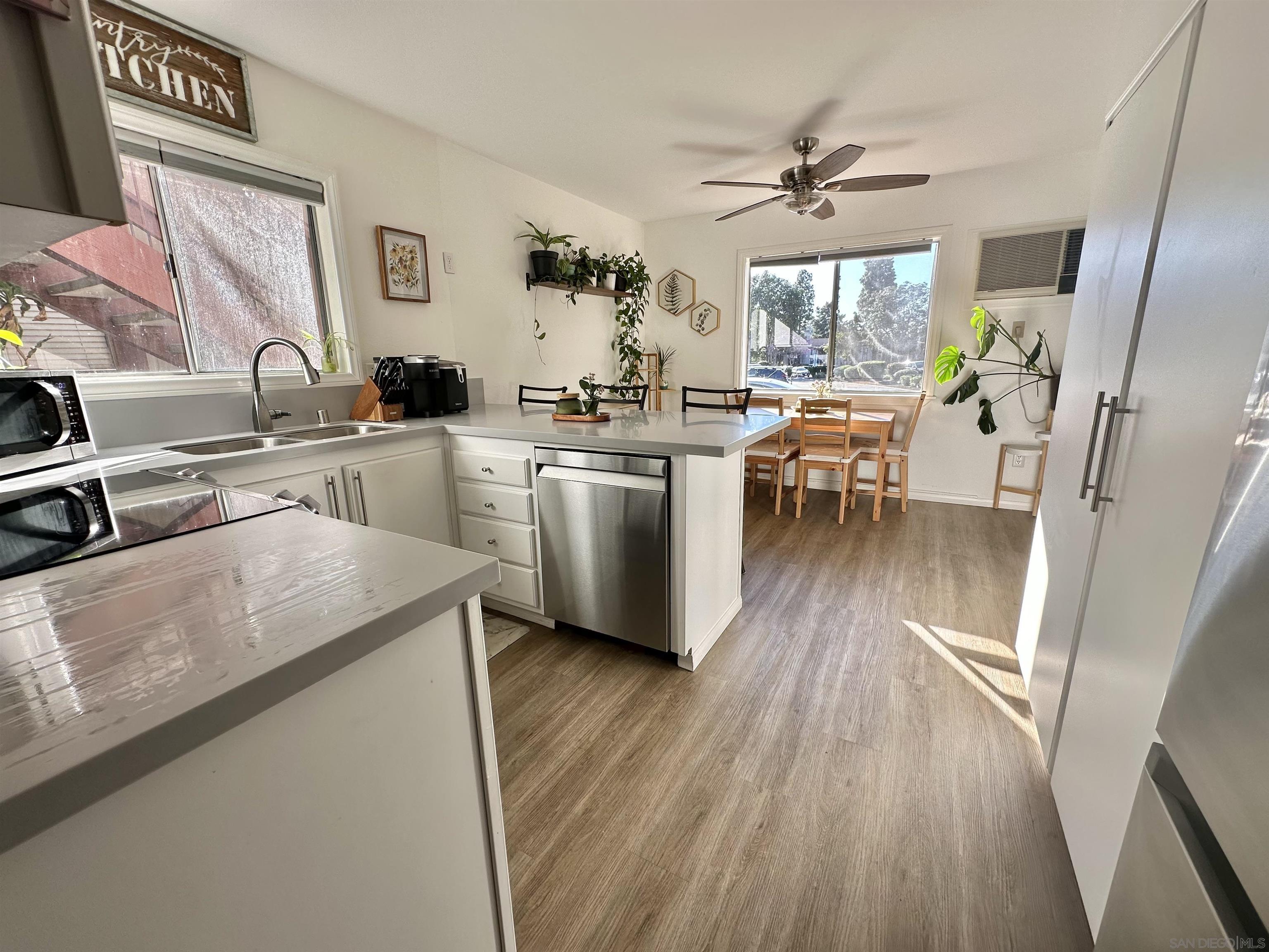 Detail Gallery Image 2 of 11 For 5553  Adobe Falls Road  1, San Diego,  CA 92120 - 2 Beds | 1/1 Baths