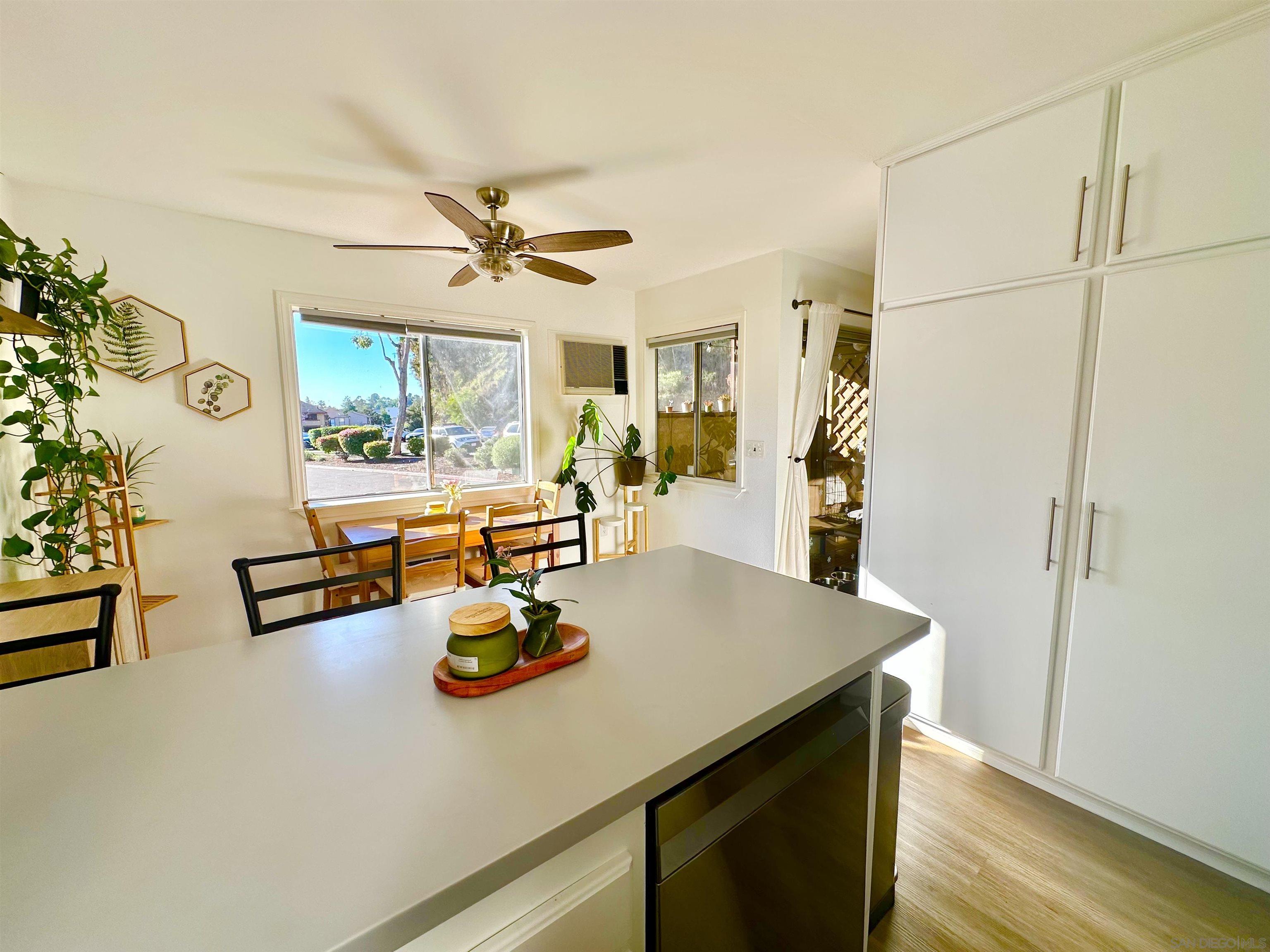 Detail Gallery Image 3 of 11 For 5553  Adobe Falls Road  1, San Diego,  CA 92120 - 2 Beds | 1/1 Baths