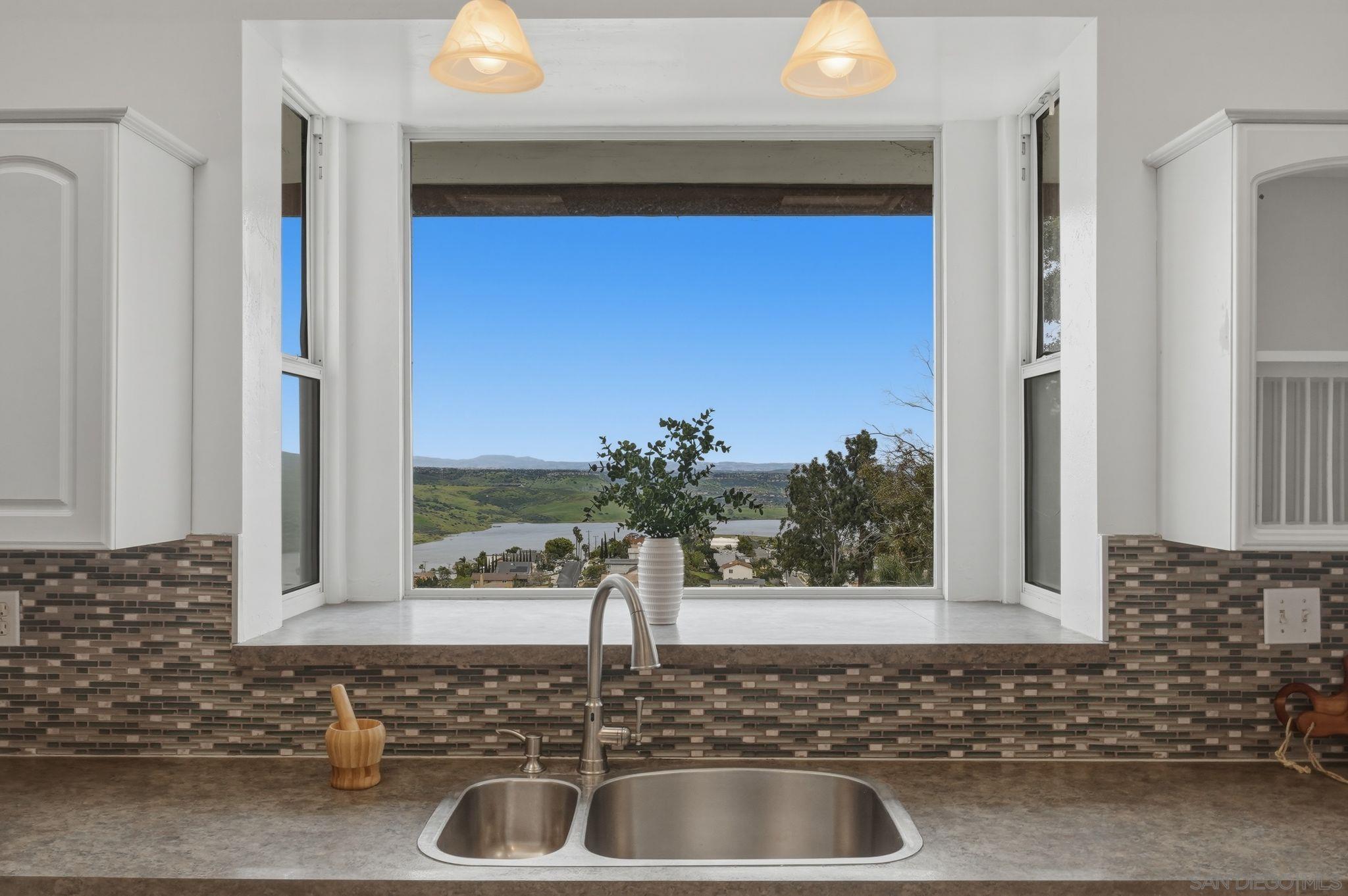 Detail Gallery Image 11 of 59 For 1650  Cuyamaca Ave, Spring Valley,  CA 91977 - 4 Beds | 4/1 Baths