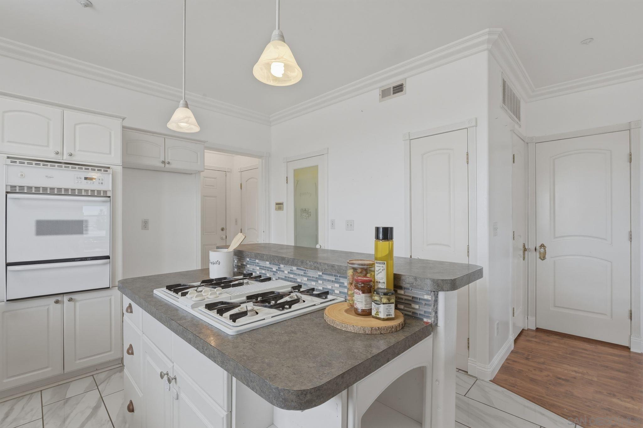 Detail Gallery Image 8 of 59 For 1650  Cuyamaca Ave, Spring Valley,  CA 91977 - 4 Beds | 4/1 Baths