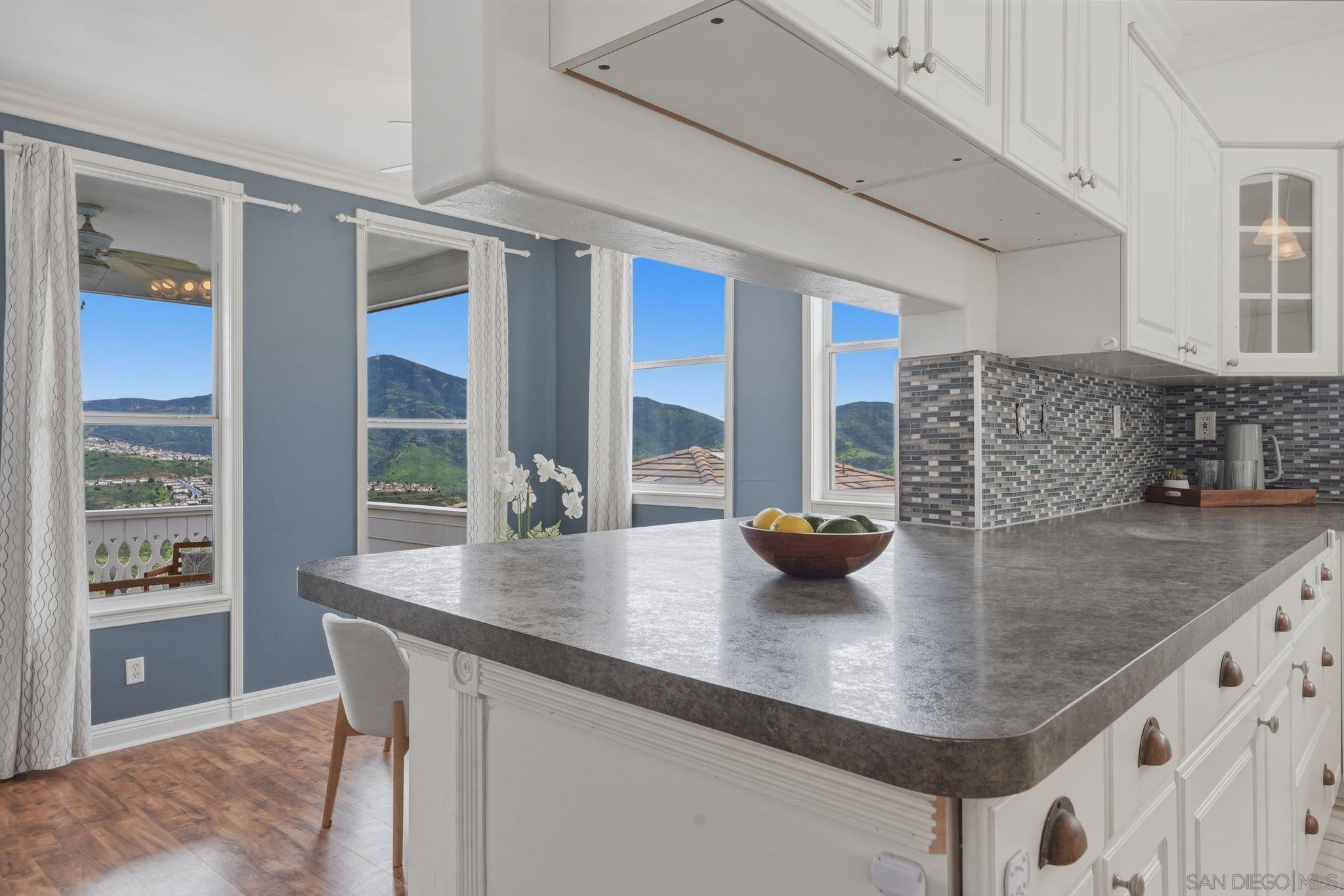 Detail Gallery Image 10 of 59 For 1650  Cuyamaca Ave, Spring Valley,  CA 91977 - 4 Beds | 4/1 Baths