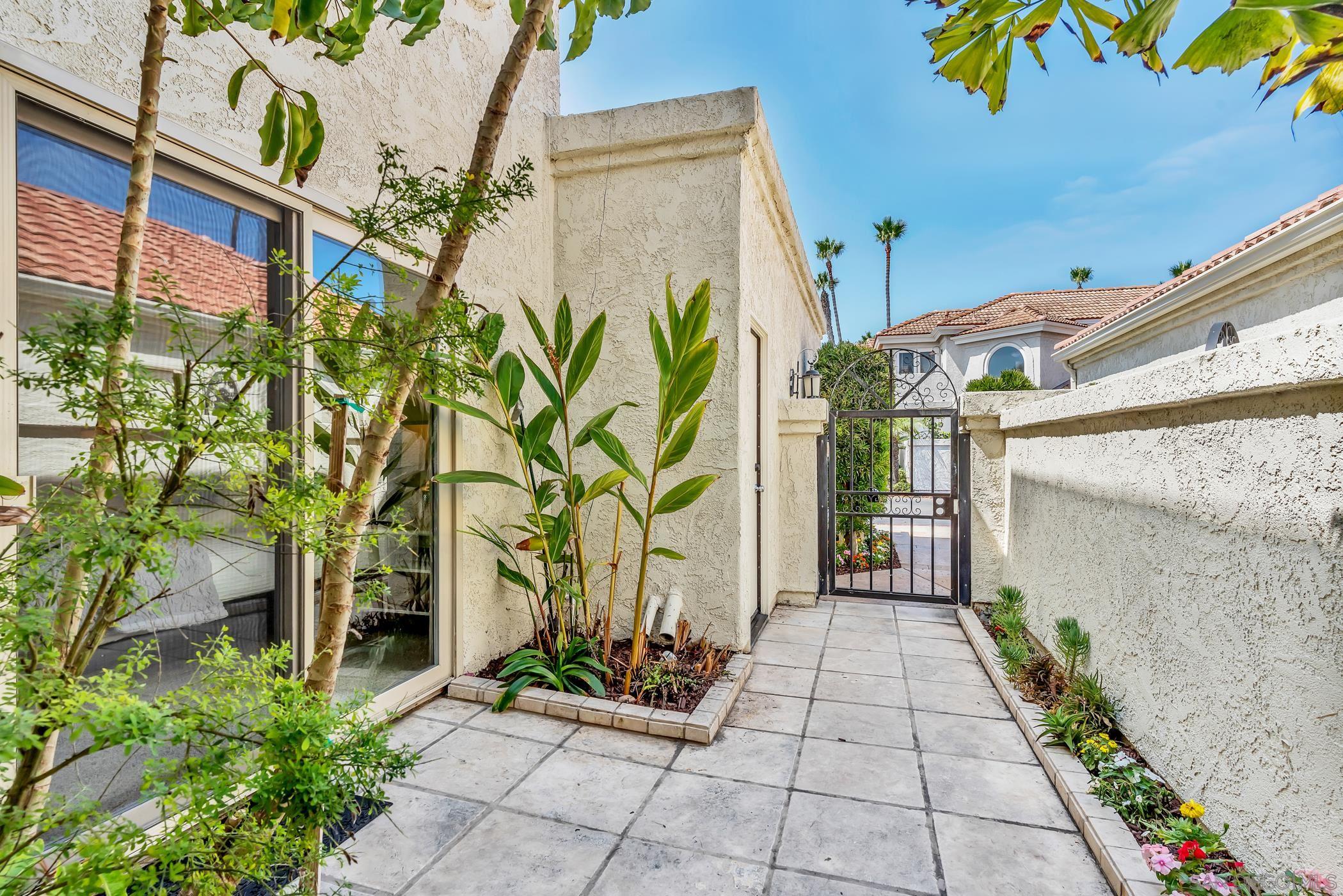 Detail Gallery Image 6 of 56 For 57  Tunapuna Ln, Coronado,  CA 92118 - 3 Beds | 3 Baths