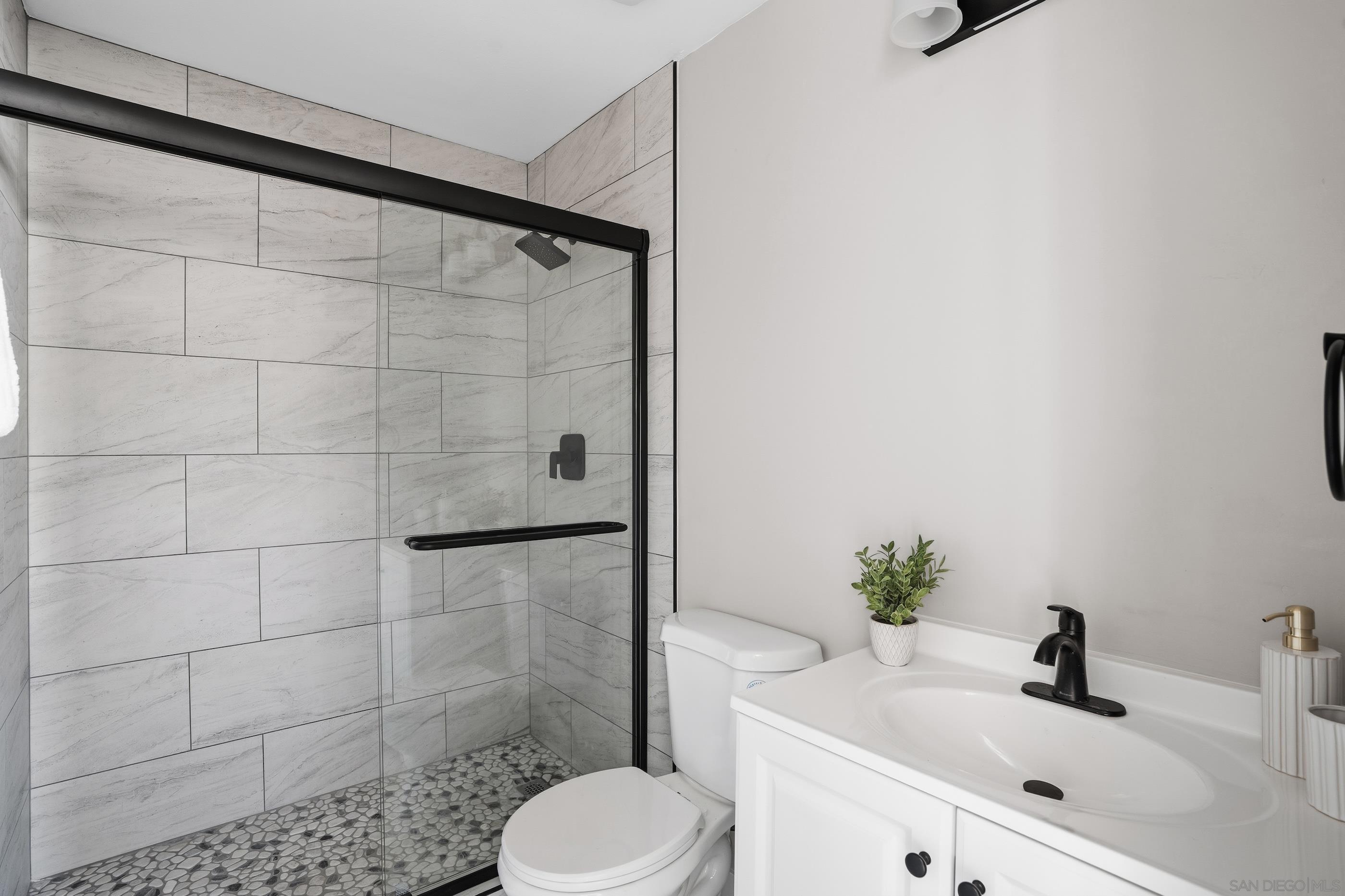 Detail Gallery Image 5 of 15 For 4647  F St, San Diego,  CA 92102 - 2 Beds | 1 Baths