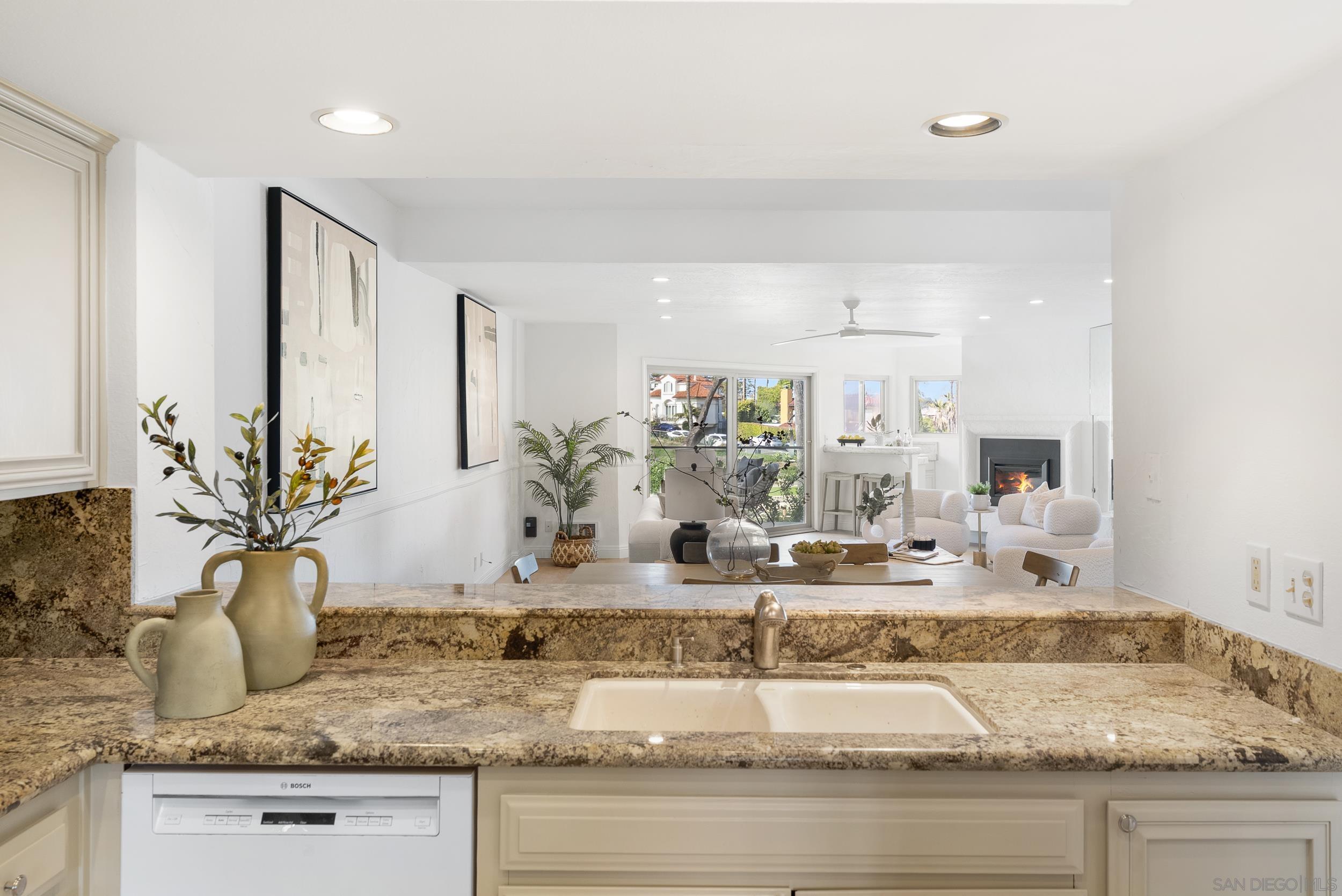 Detail Gallery Image 14 of 39 For 135 S S Sierra Ave  #6,  Solana Beach,  CA 92075 - 2 Beds | 2 Baths