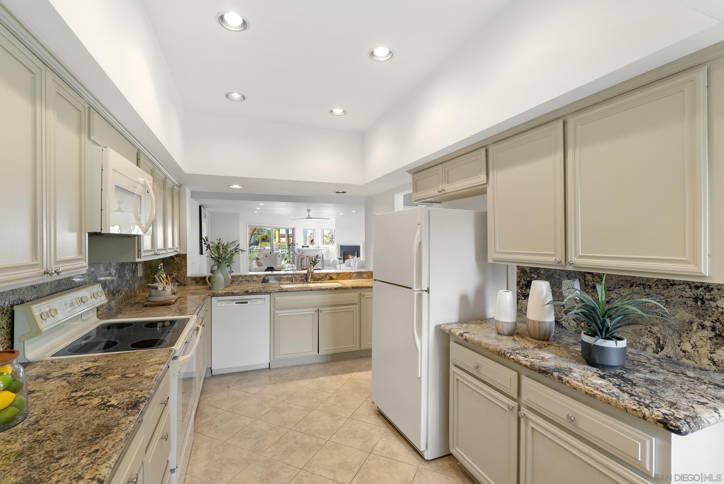 Detail Gallery Image 16 of 39 For 135 S S Sierra Ave  #6,  Solana Beach,  CA 92075 - 2 Beds | 2 Baths