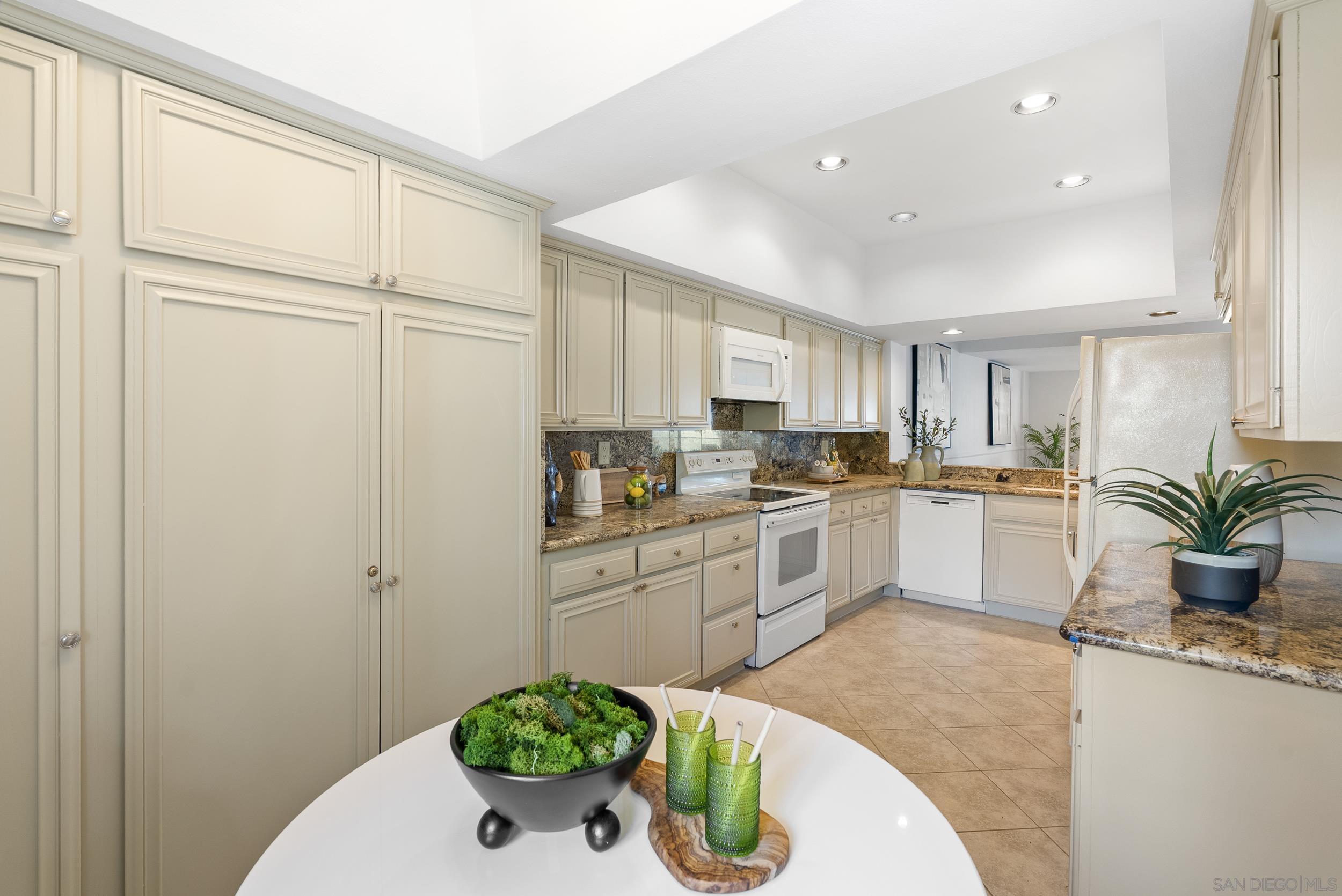 Detail Gallery Image 17 of 39 For 135 S S Sierra Ave  #6,  Solana Beach,  CA 92075 - 2 Beds | 2 Baths