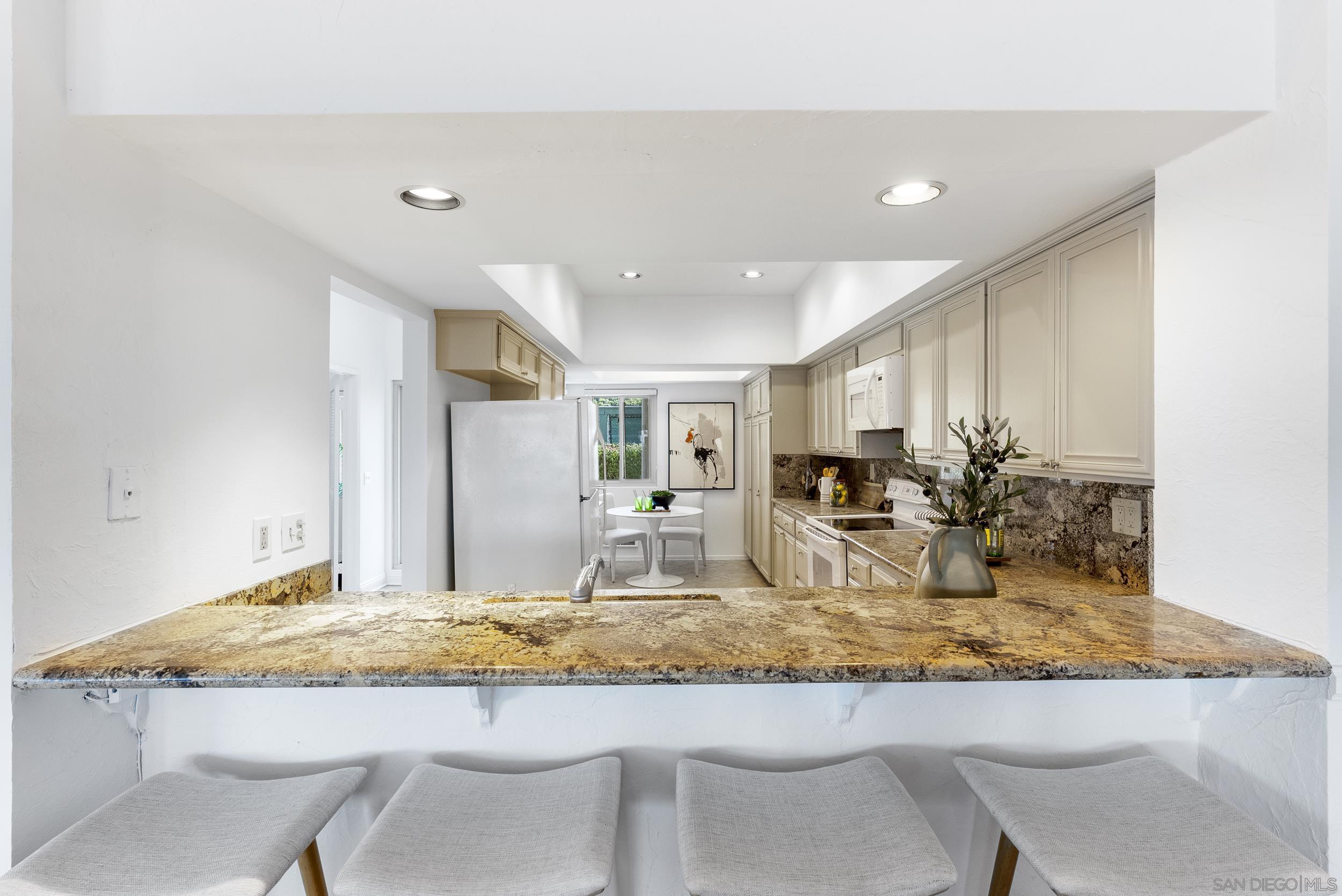 Detail Gallery Image 19 of 39 For 135 S S Sierra Ave  #6,  Solana Beach,  CA 92075 - 2 Beds | 2 Baths