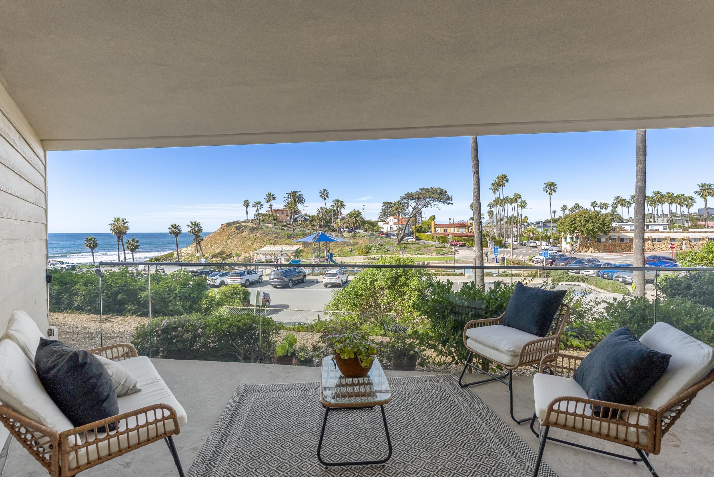 Detail Gallery Image 3 of 39 For 135 S S Sierra Ave  #6,  Solana Beach,  CA 92075 - 2 Beds | 2 Baths