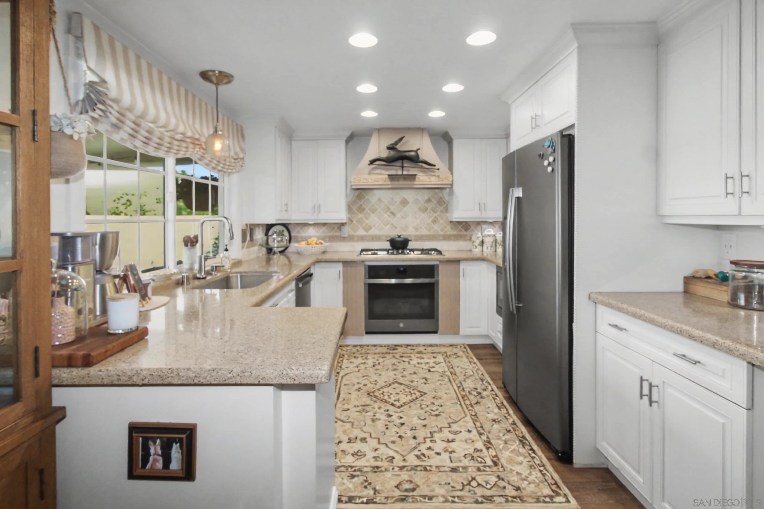 Detail Gallery Image 12 of 42 For 4045  via Los Padres, Oceanside,  CA 92057 - 4 Beds | 2 Baths