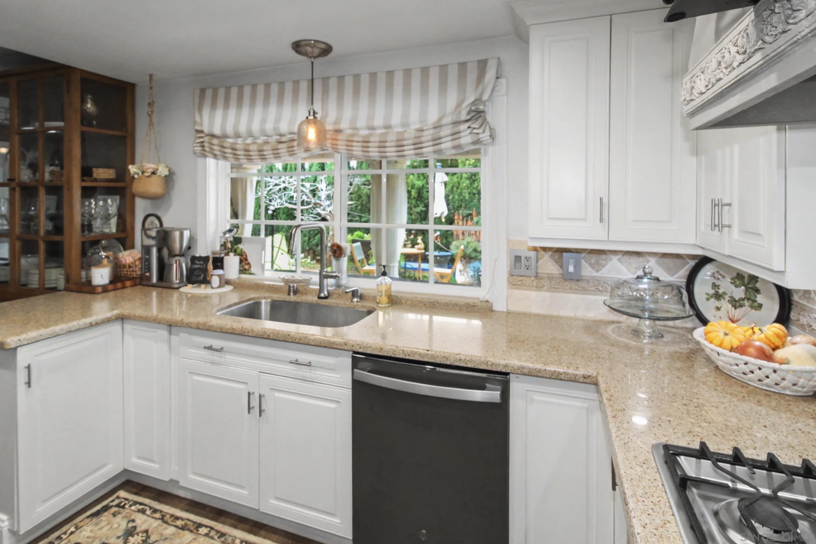 Detail Gallery Image 14 of 42 For 4045  via Los Padres, Oceanside,  CA 92057 - 4 Beds | 2 Baths