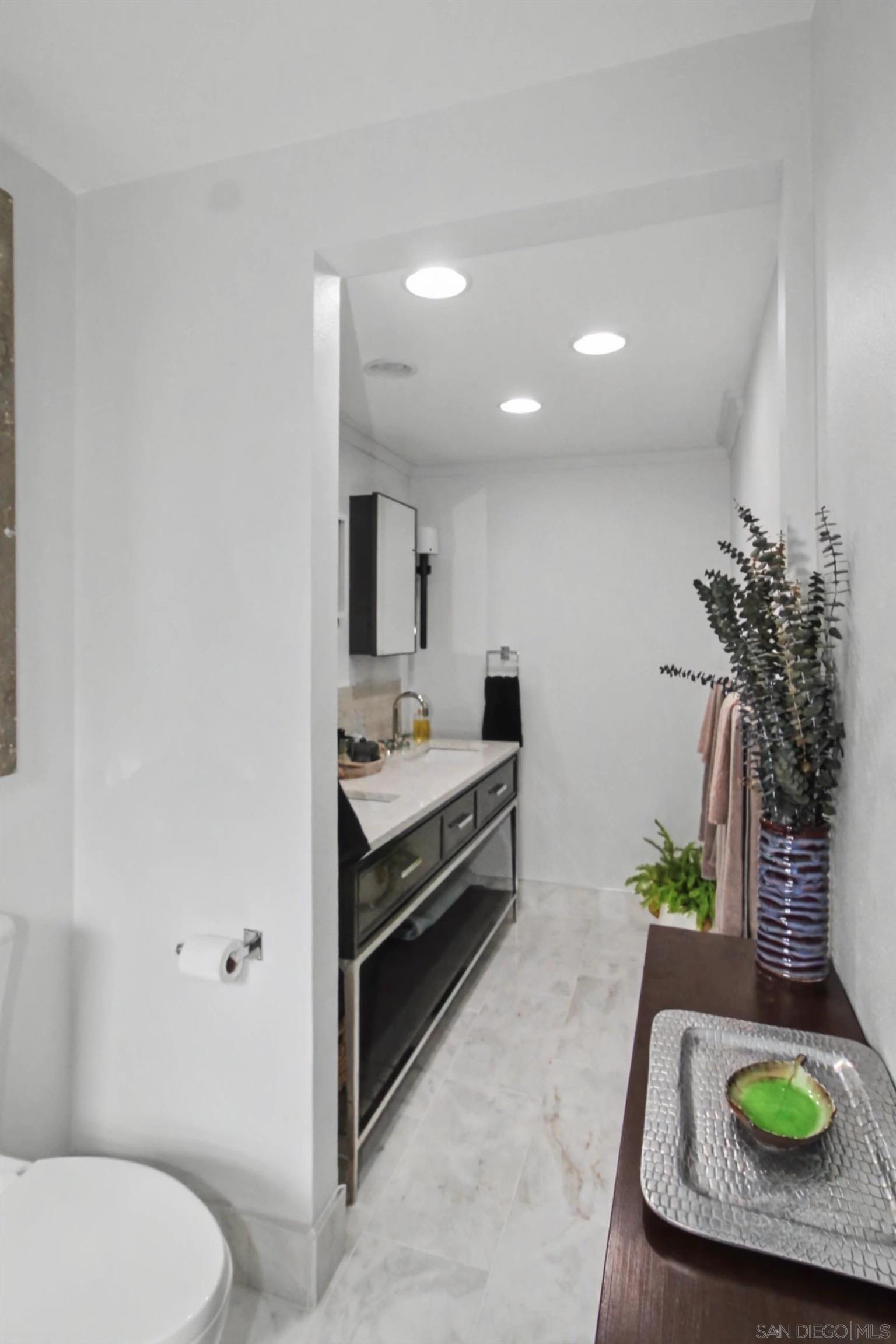 Detail Gallery Image 27 of 42 For 4045  via Los Padres, Oceanside,  CA 92057 - 4 Beds | 2 Baths