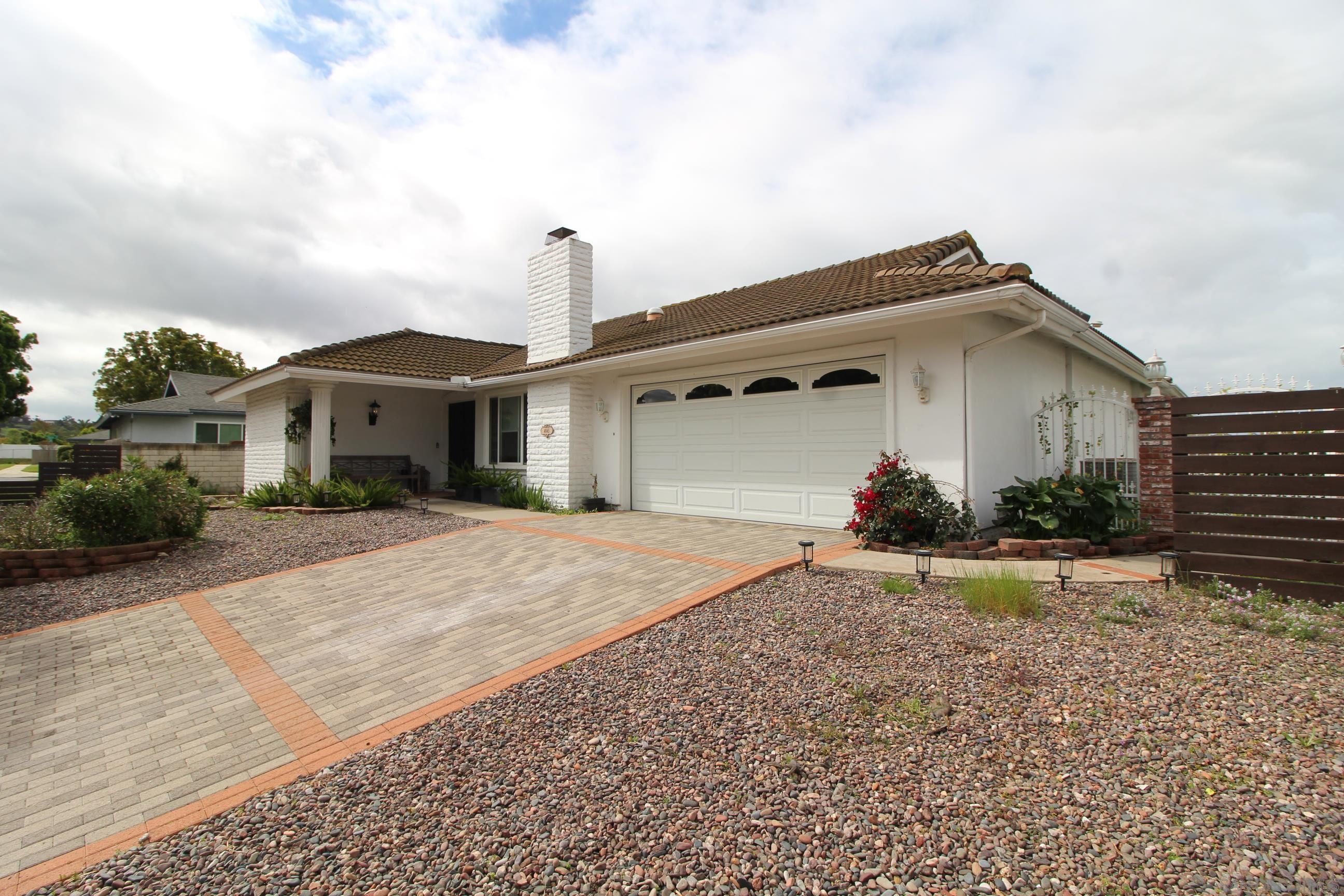 Detail Gallery Image 4 of 42 For 4045  via Los Padres, Oceanside,  CA 92057 - 4 Beds | 2 Baths