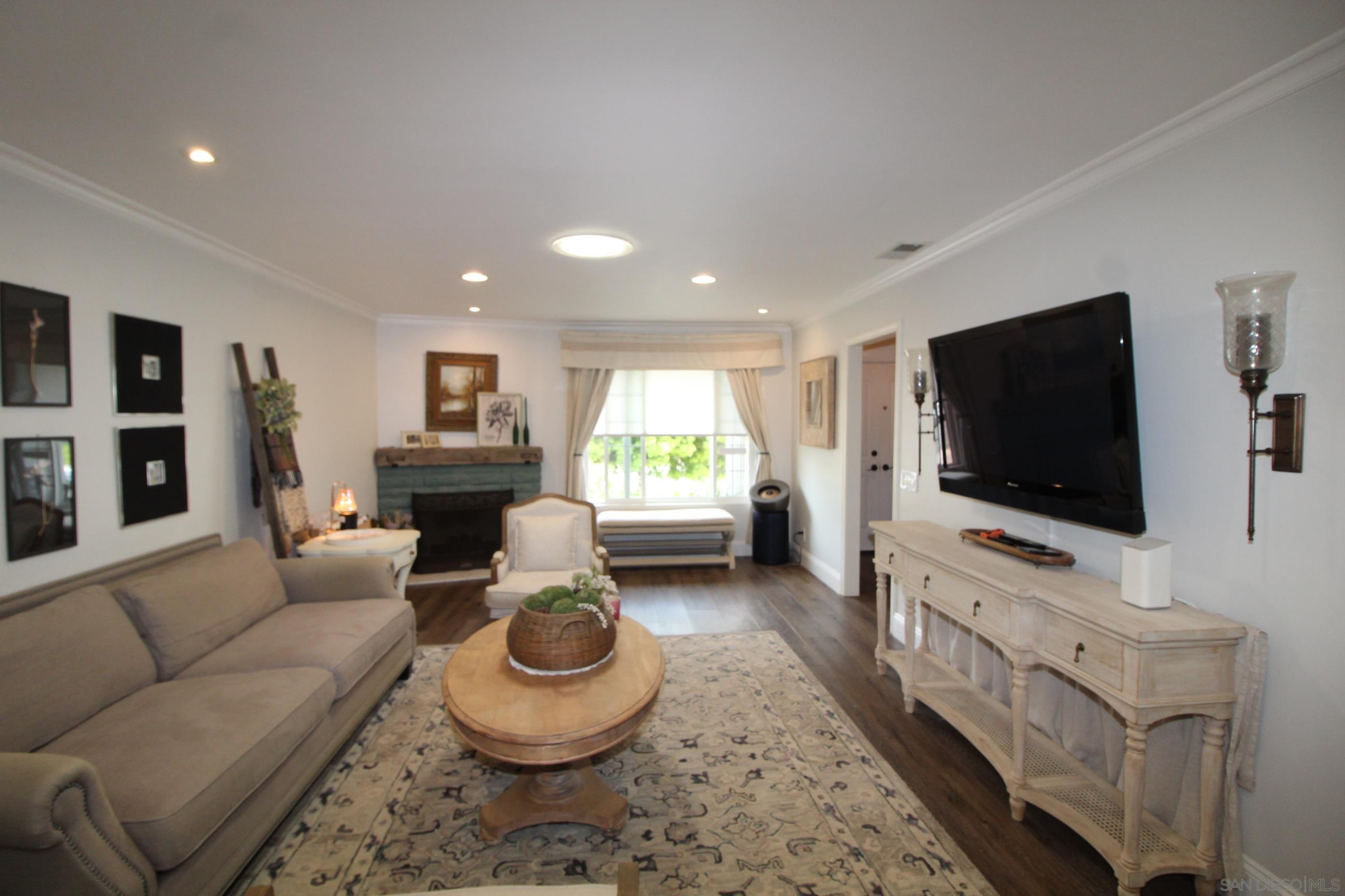 Detail Gallery Image 7 of 42 For 4045  via Los Padres, Oceanside,  CA 92057 - 4 Beds | 2 Baths