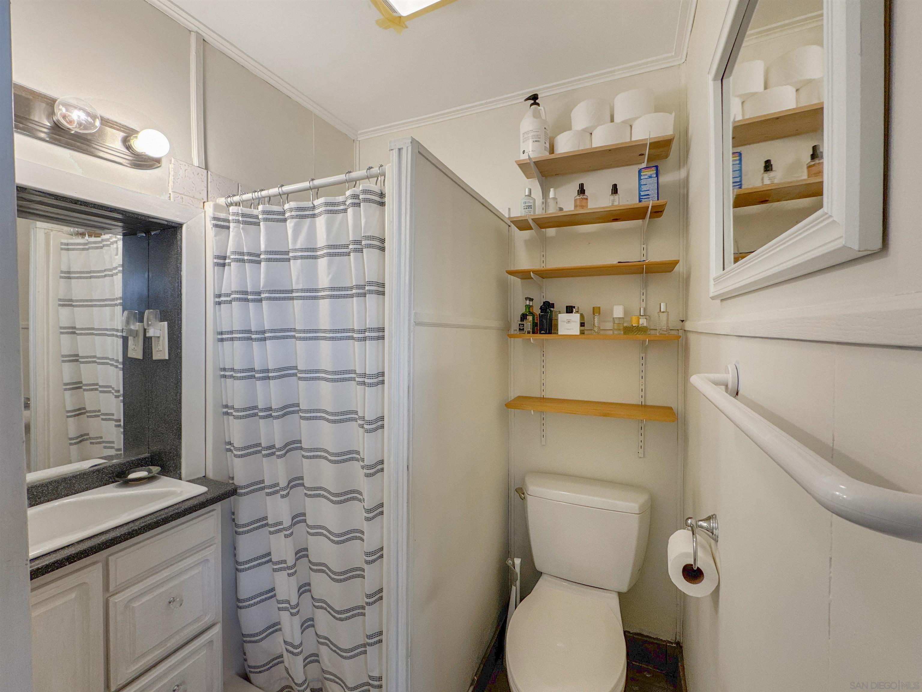 Detail Gallery Image 12 of 30 For 809  Sunset Ct, San Diego,  CA 92109 - 2 Beds | 1 Baths