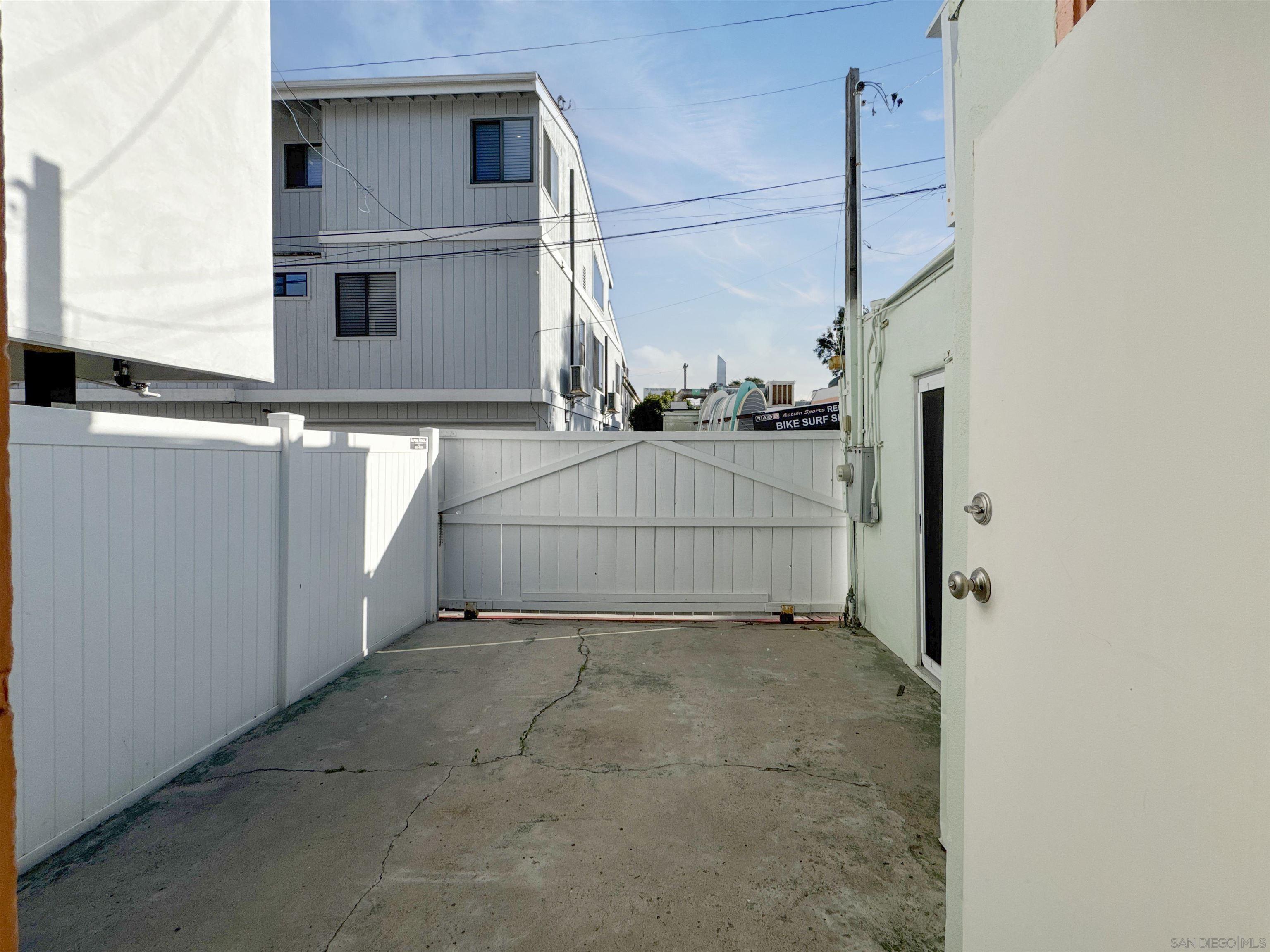 Detail Gallery Image 25 of 30 For 809  Sunset Ct, San Diego,  CA 92109 - 2 Beds | 1 Baths