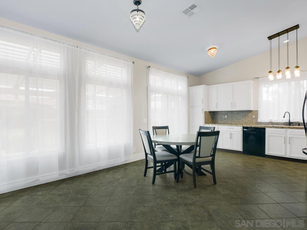 Detail Gallery Image 12 of 26 For 32453  Enriqueta Cir, Temecula,  CA 92592 - 4 Beds | 2 Baths