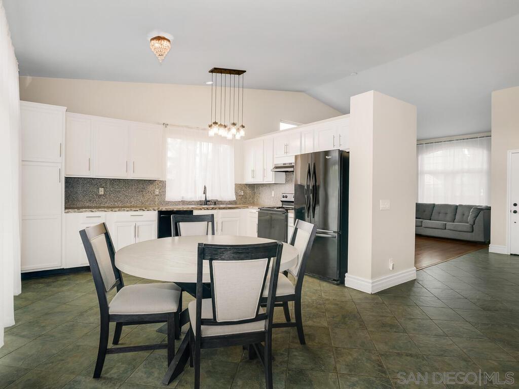 Detail Gallery Image 7 of 26 For 32453  Enriqueta Cir, Temecula,  CA 92592 - 4 Beds | 2 Baths