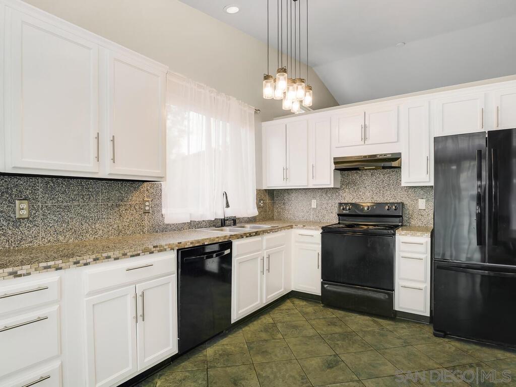 Detail Gallery Image 8 of 26 For 32453  Enriqueta Cir, Temecula,  CA 92592 - 4 Beds | 2 Baths